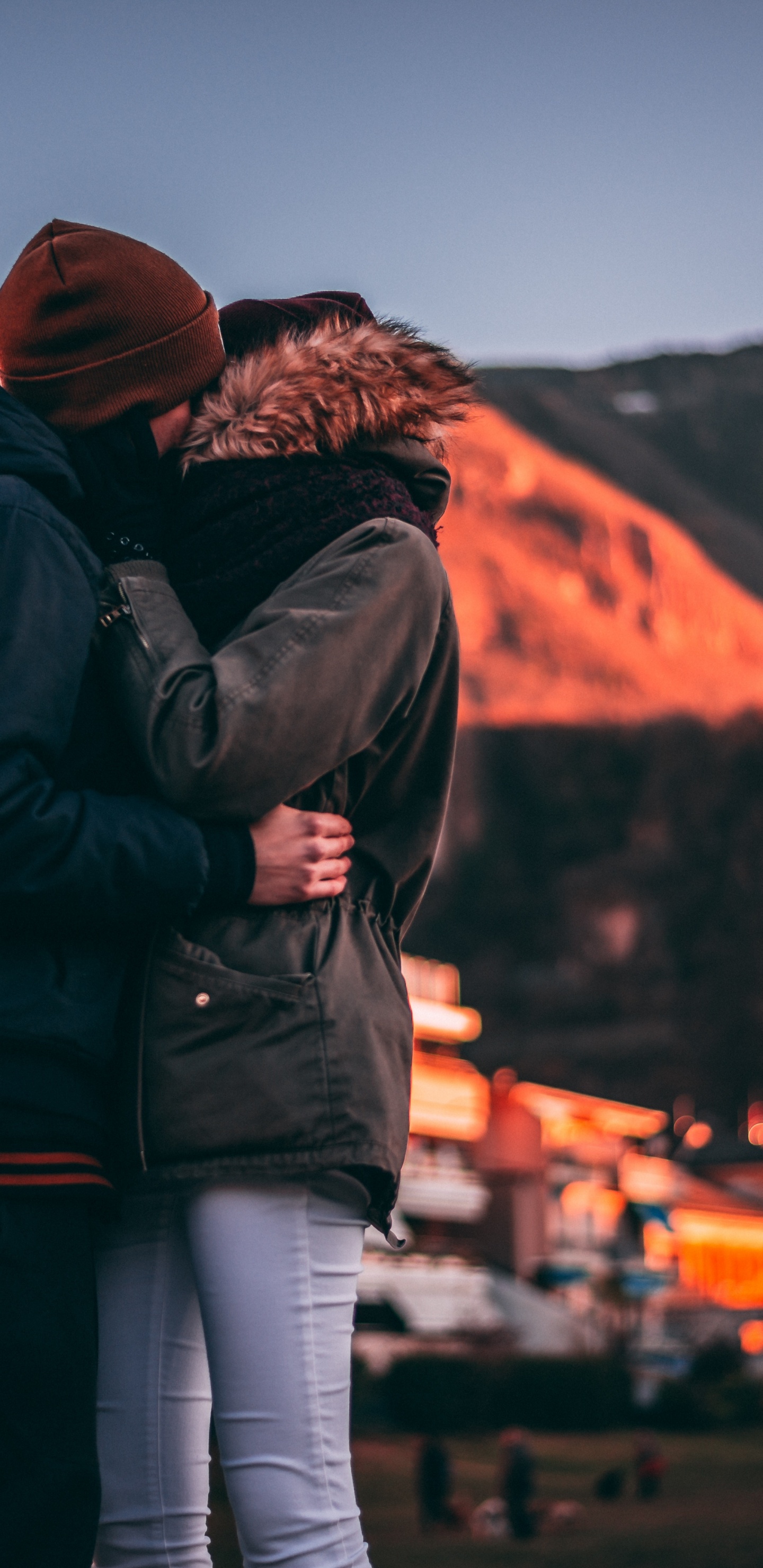 Обои туризм, верхняя одежда, восход солнца, любовь, путешествие в разрешении 1440x2960