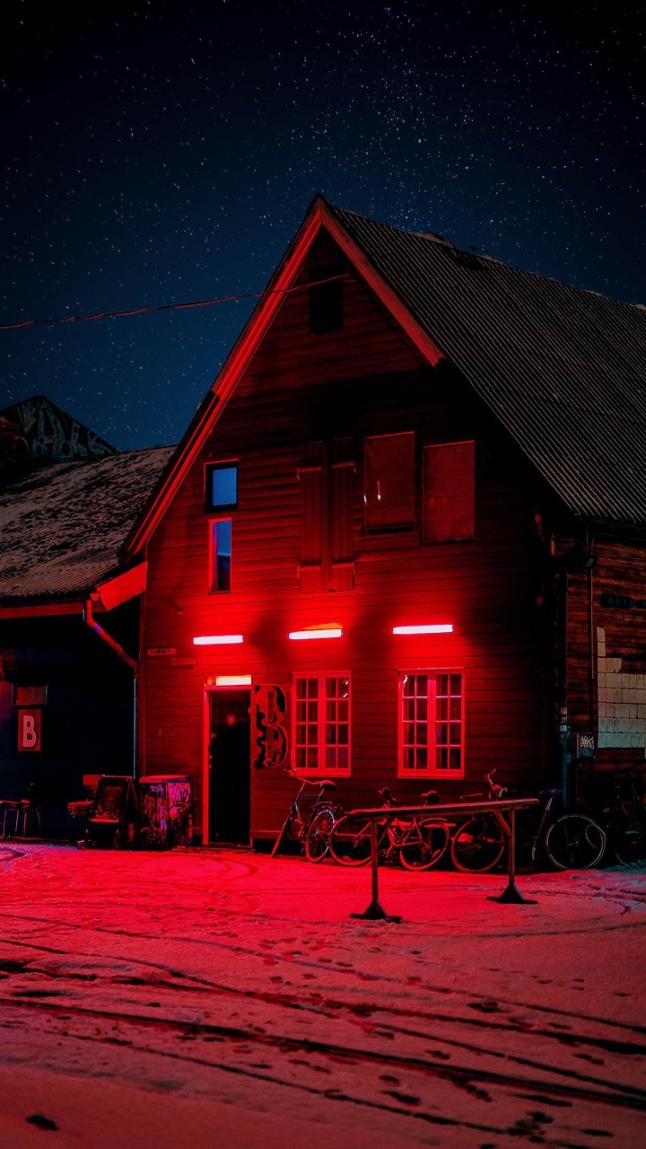 Обои свойство, здание, велосипед, окно, свет в разрешении 720x1280