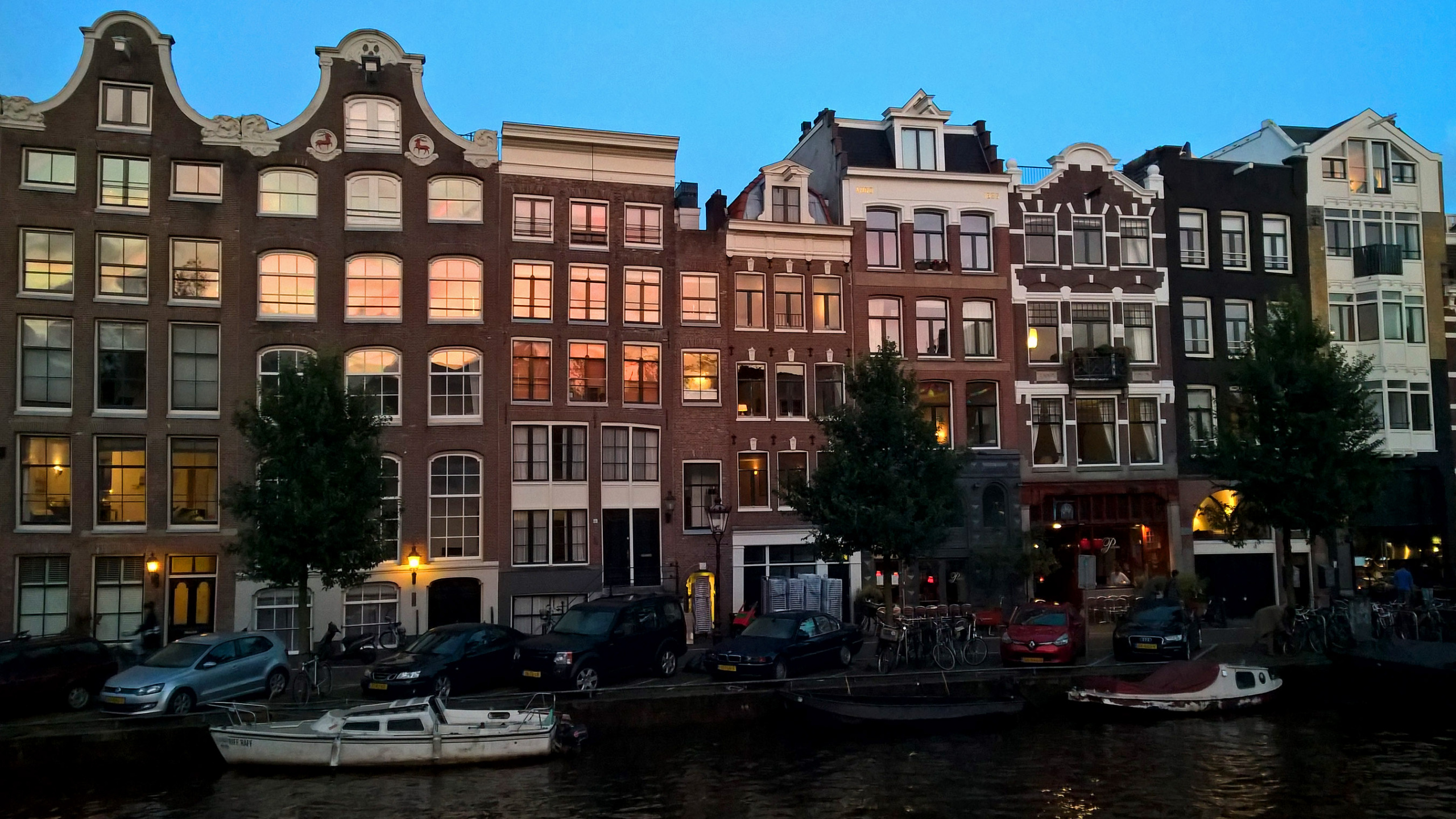 Обои канал, здание, водный путь, водоем, городок в разрешении 2560x1440