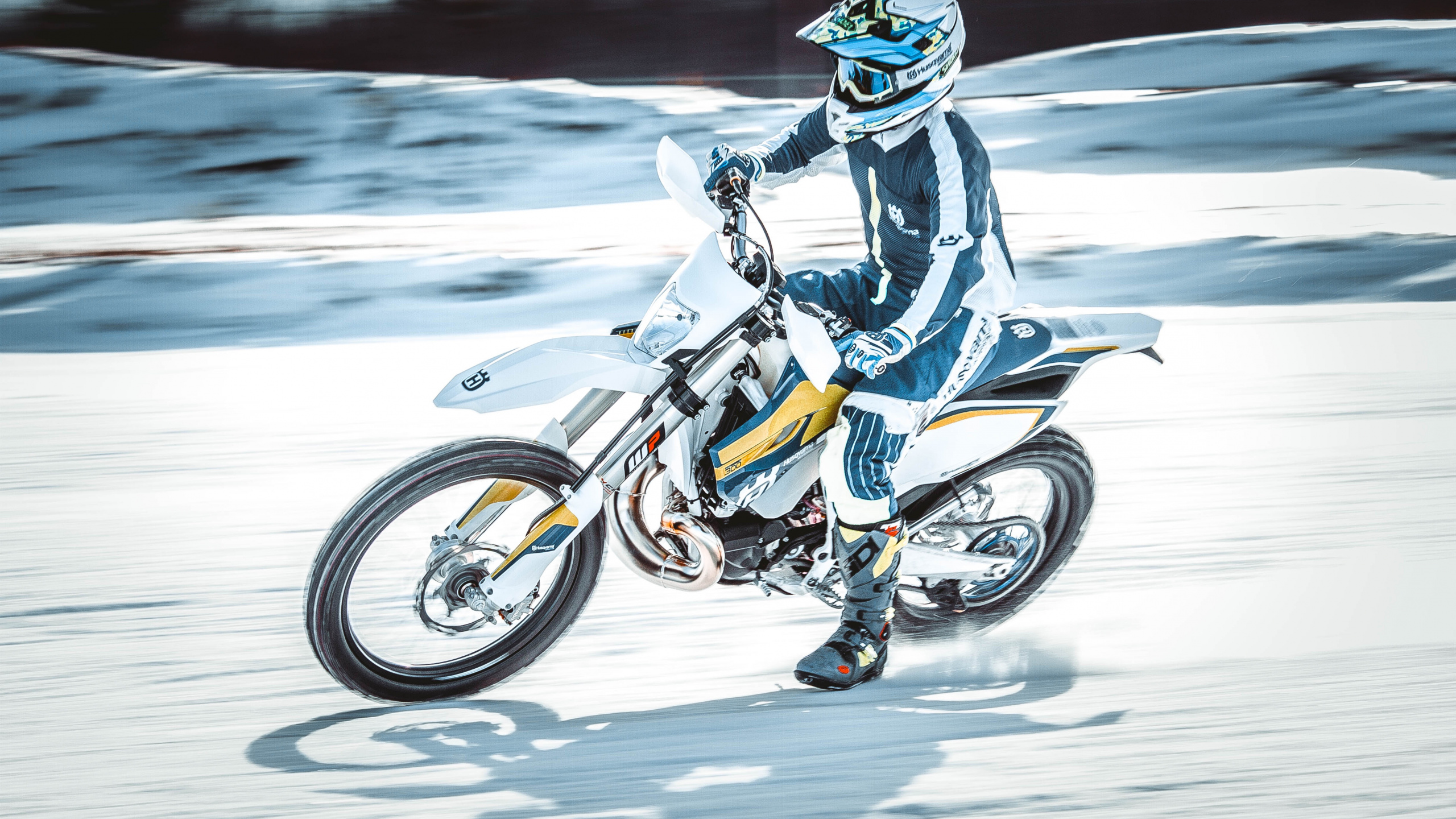 Обои мотоцикл, мотокросс, велосипед, гонки на мотоциклах, мотоциклы Husqvarna в разрешении 2560x1440