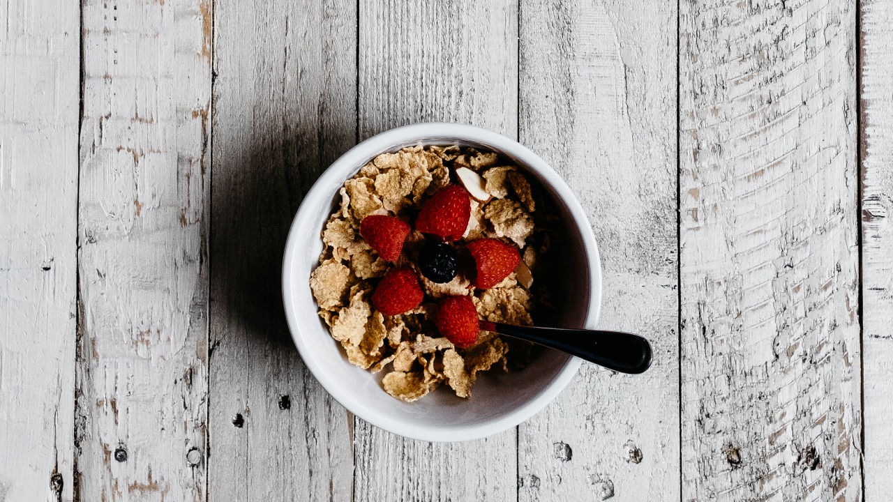 Обои сухой завтрак, завтрак, молоко, пища, блюда в разрешении 1280x720