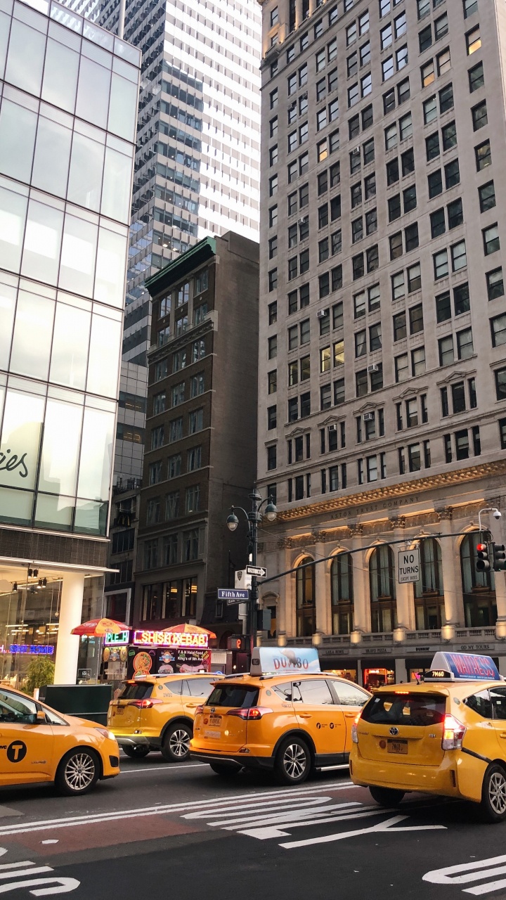 Обои авто, желтый, городской район, населенный пункт, город в разрешении 720x1280