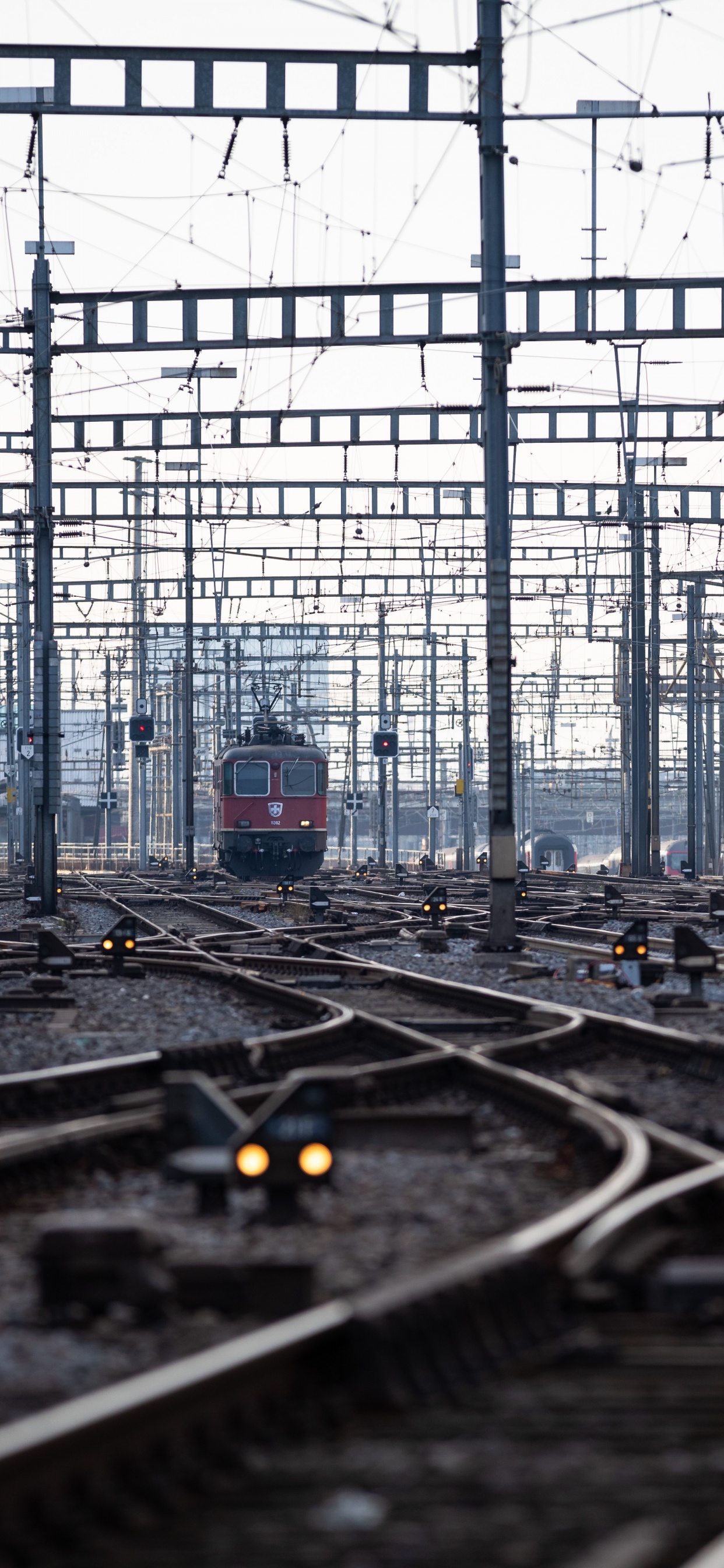 Обои железнодорожный транспорт, поезд, железнодорожный вокзал, трек, транспорт в разрешении 1242x2688