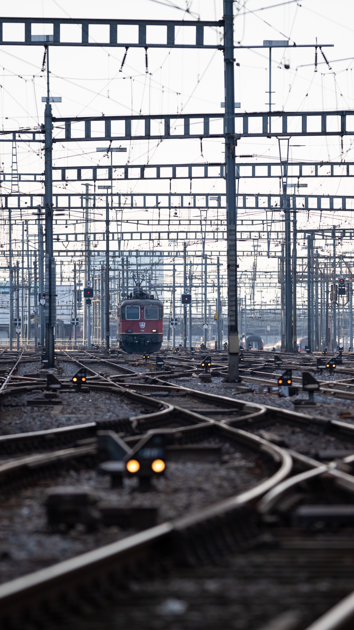Обои железнодорожный транспорт, поезд, железнодорожный вокзал, трек, транспорт в разрешении 1440x2560