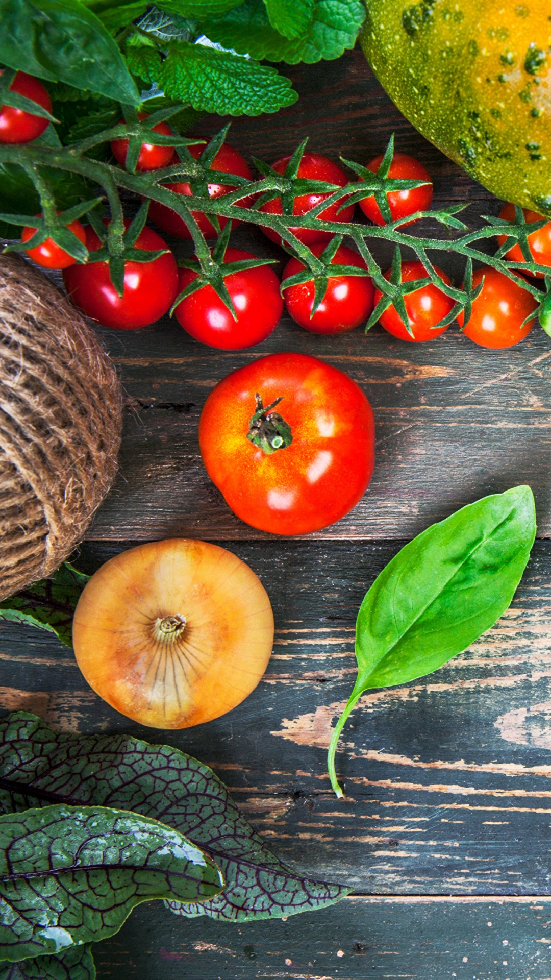 Обои овощ, помидор, чеснок, природные продукты, местное блюдо в разрешении 1080x1920