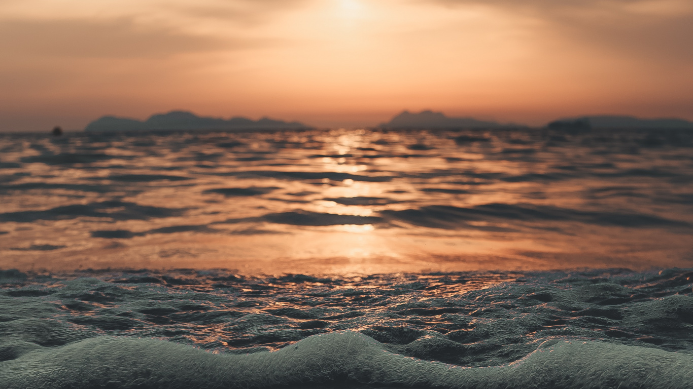 Обои горизонт, море, вода, закат, восход солнца в разрешении 1366x768