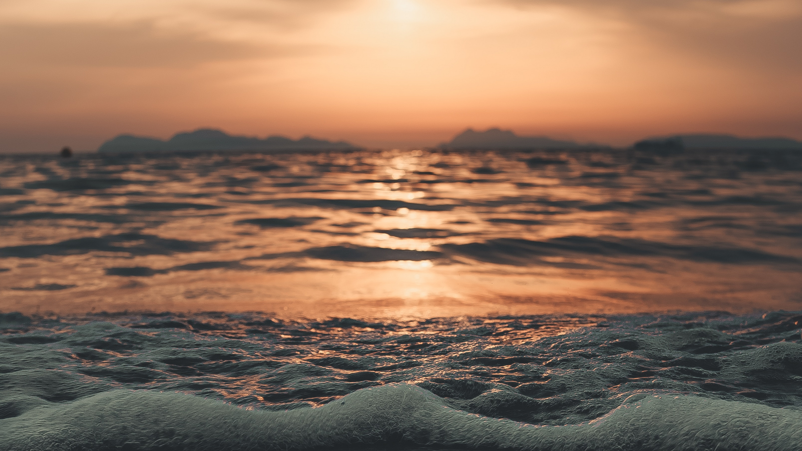 Обои горизонт, море, вода, закат, восход солнца в разрешении 2560x1440