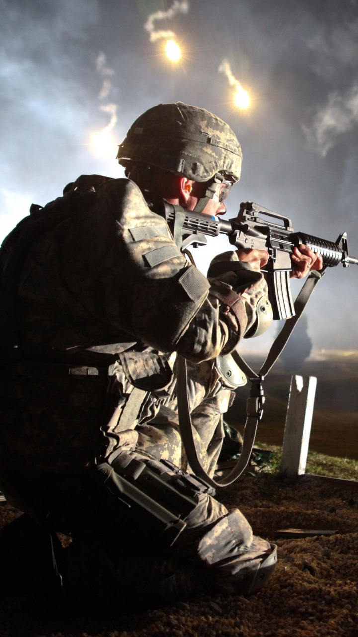 Обои армия Соединенных Штатов, солдат, темнота, отряд, небо в разрешении 720x1280