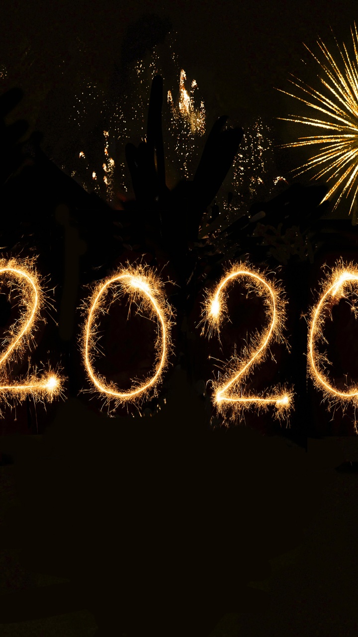 Обои 2020, канун Нового года, салют, полночь, событие в разрешении 720x1280