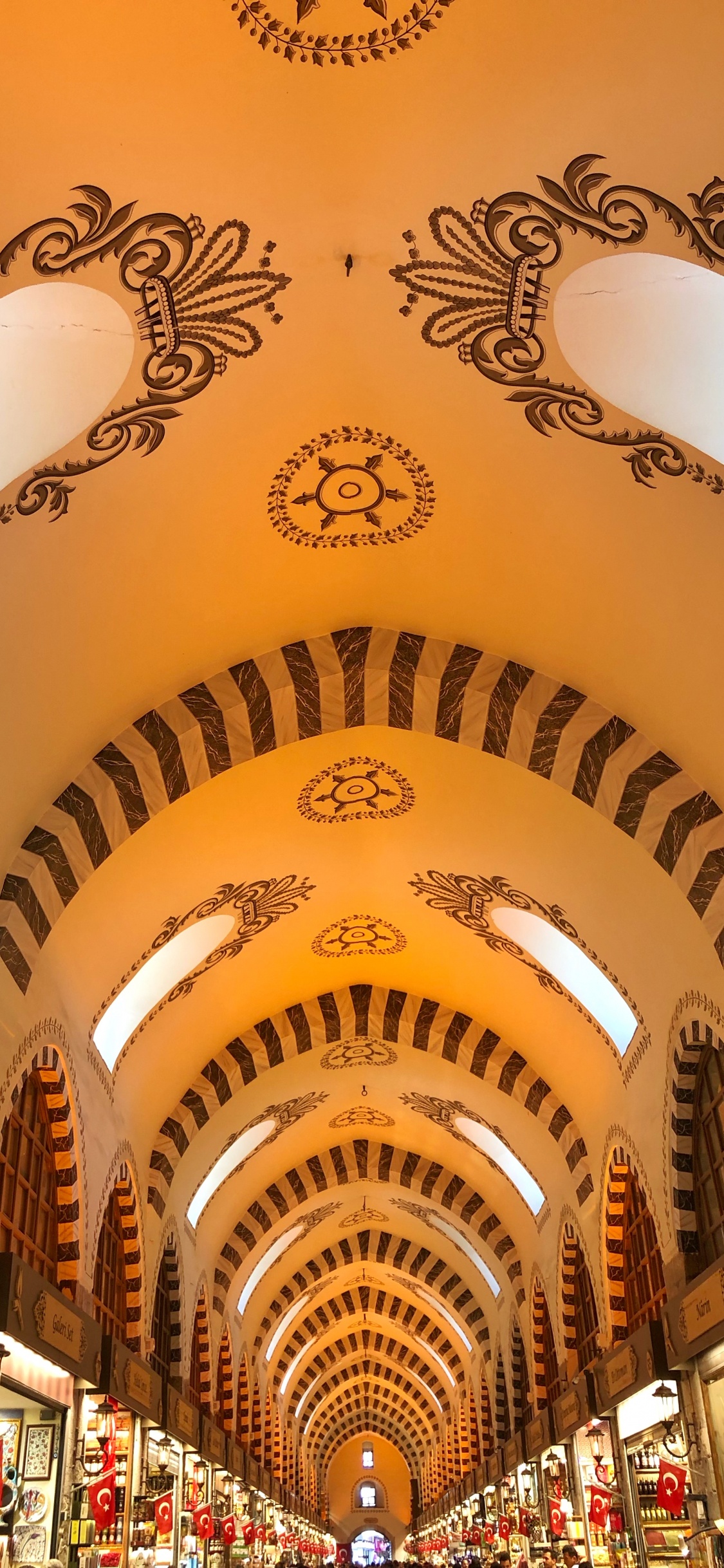 Обои арка, msr ars, международный аэропорт сабиха гёкчен, потолок, розничная продажа в разрешении 1125x2436