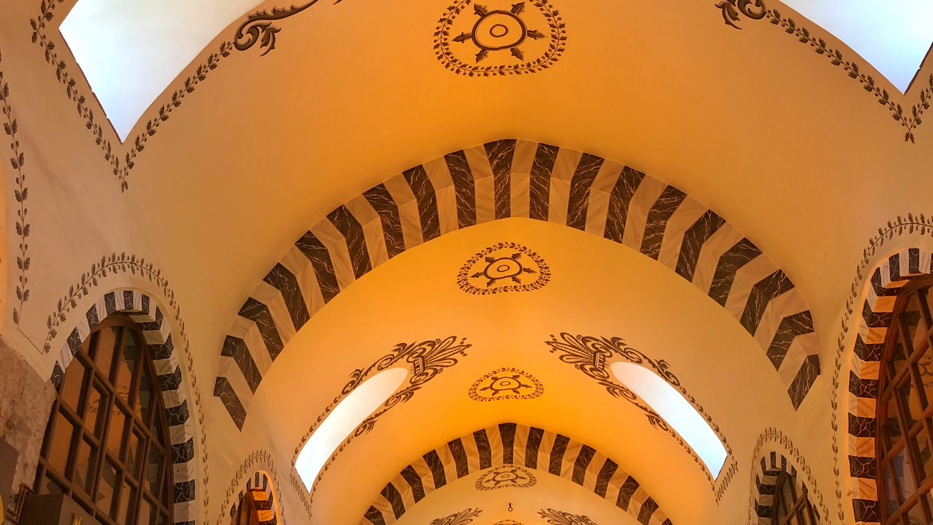 Обои арка, msr ars, международный аэропорт сабиха гёкчен, потолок, розничная продажа в разрешении 1920x1080