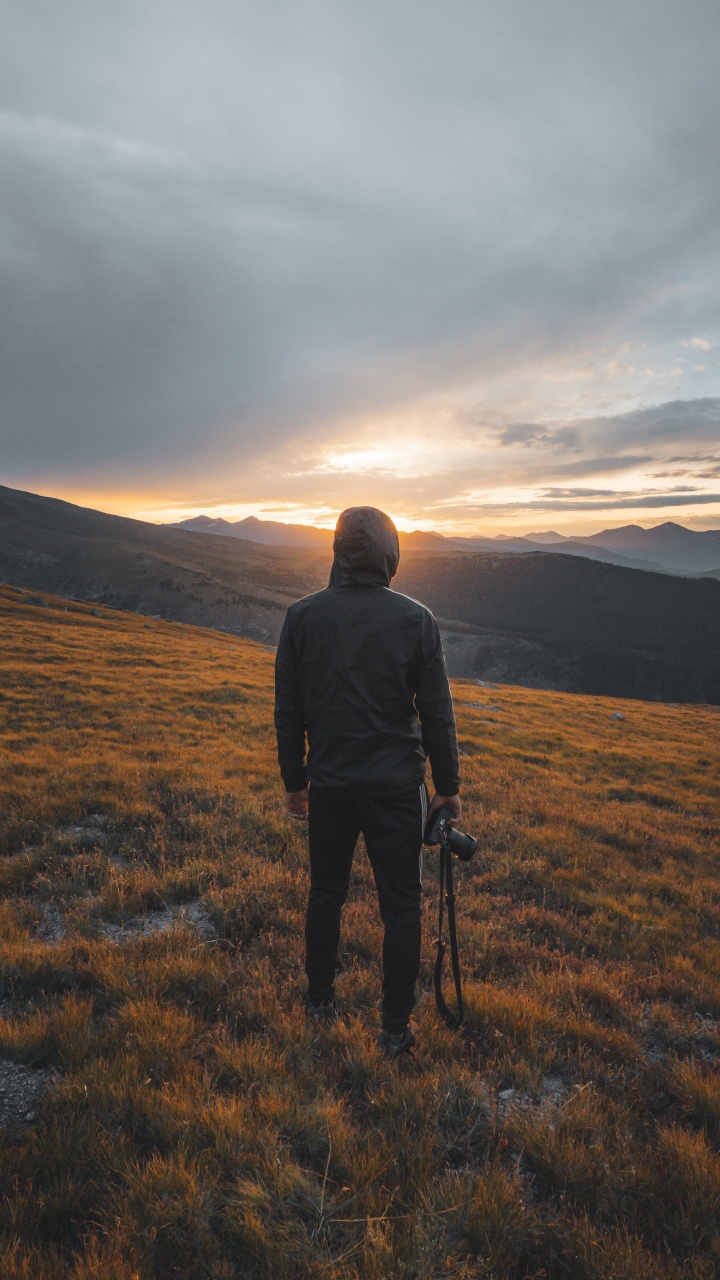 Обои облако, нагорье, холм, сенокосное угодье, горизонт в разрешении 720x1280