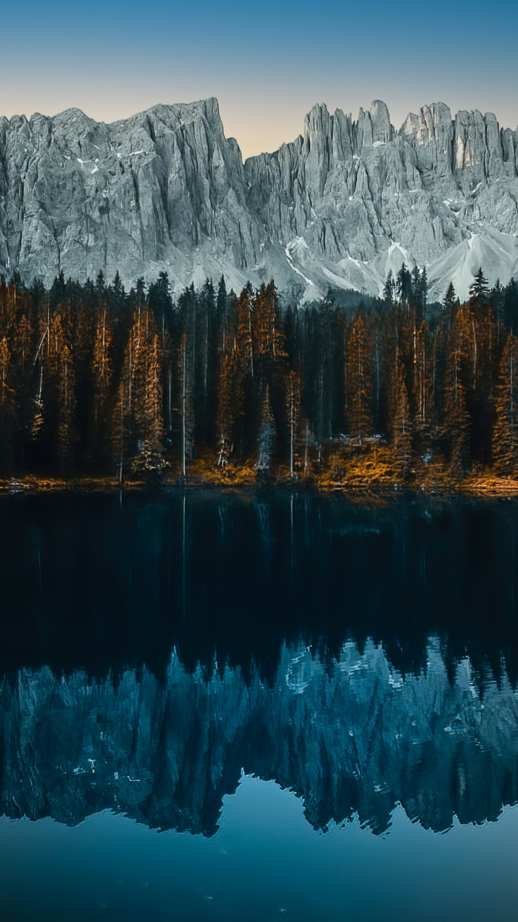 Обои Карерзее, вода, гора, растение, снег в разрешении 750x1334