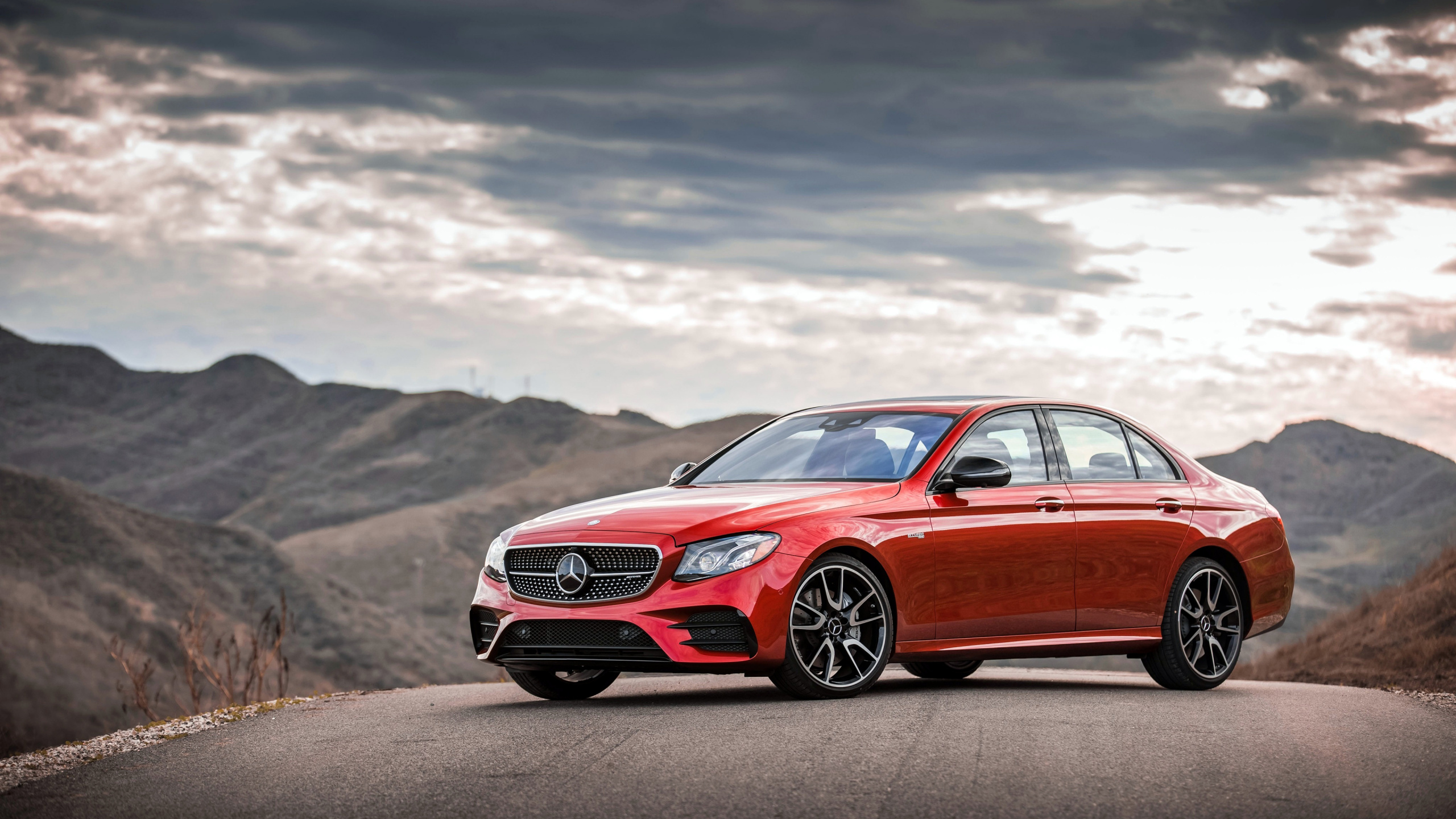 Обои авто, колесо, mercedes benz sls amg, кардинал красный е43, 2017 Мерседес-Бенц Е-Класс Купе в разрешении 2560x1440