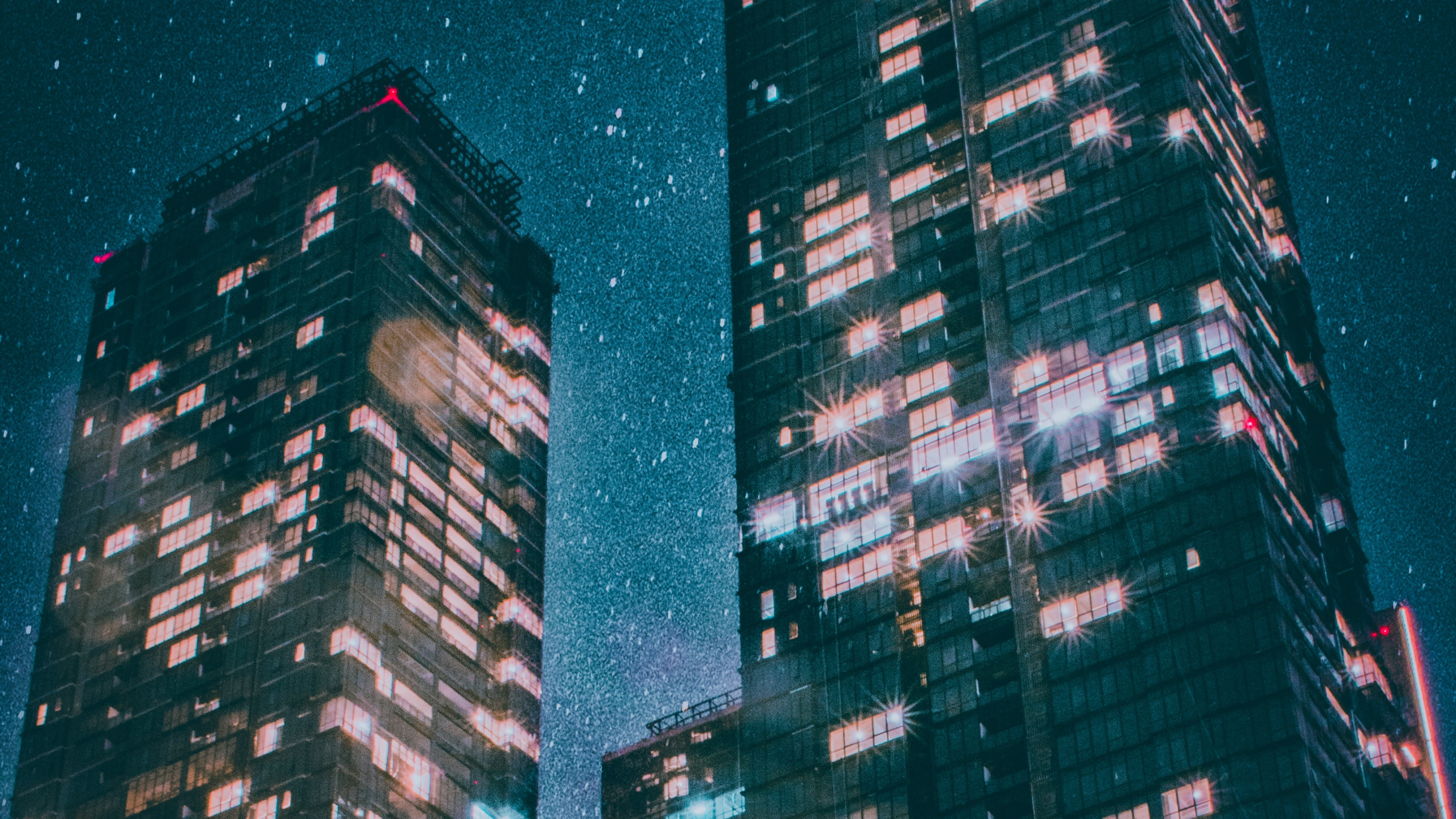 Обои здание, ночь, метрополия, город, городской район в разрешении 2560x1440