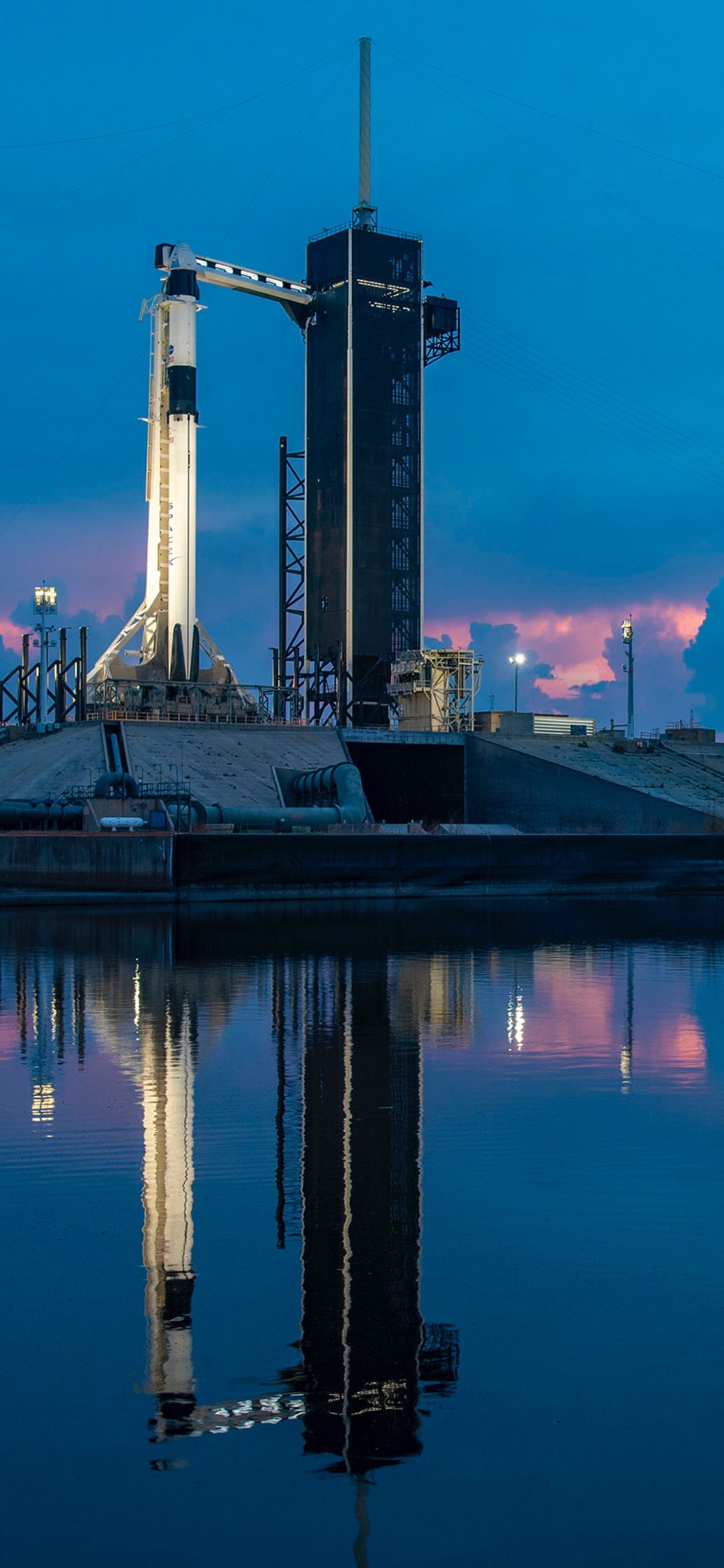 Обои SpaceX, spacex при запуске, экипаж дракона демо-2, Международная космическая станция, НАСА в разрешении 1242x2688