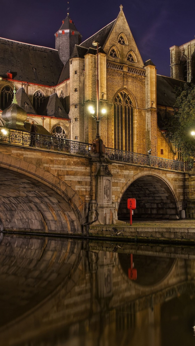 Обои ночь, водный путь, отражение, ориентир, канал в разрешении 750x1334