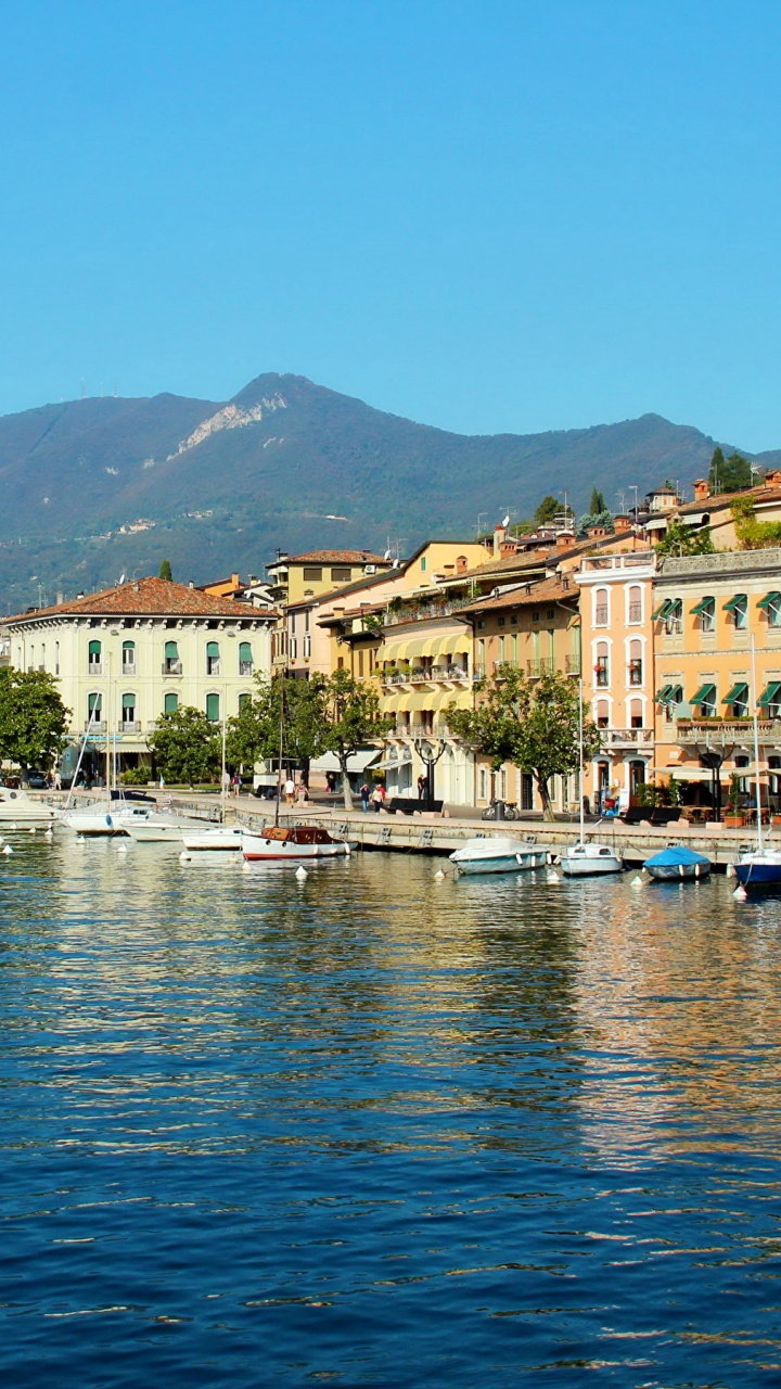 Обои озеро Гарда, озеро, городок, море, побережье в разрешении 720x1280