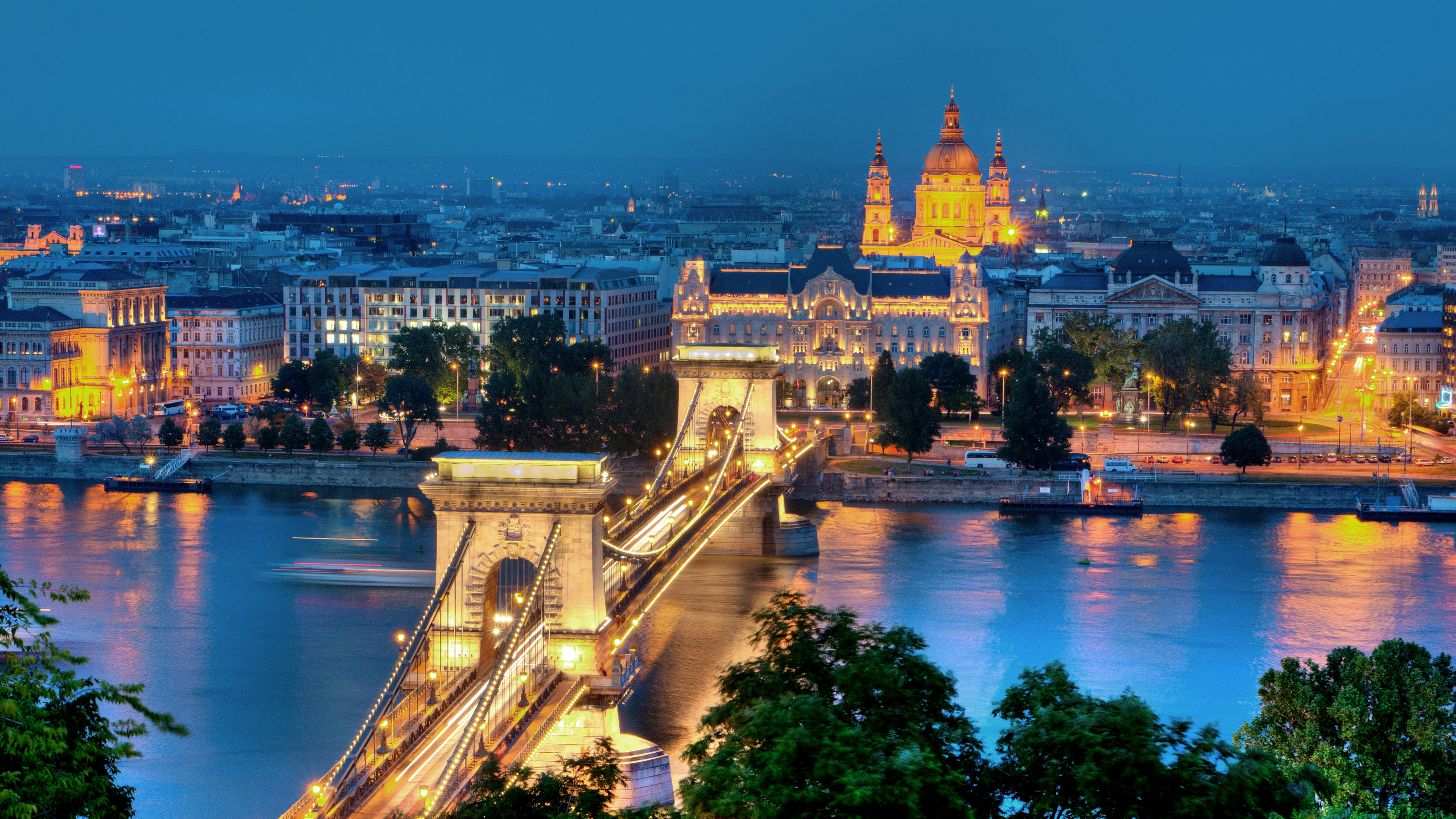 Обои узкий цепной мост, Святого Иштвана, Здание Венгерского Парламента, ориентир, городской пейзаж в разрешении 3840x2160