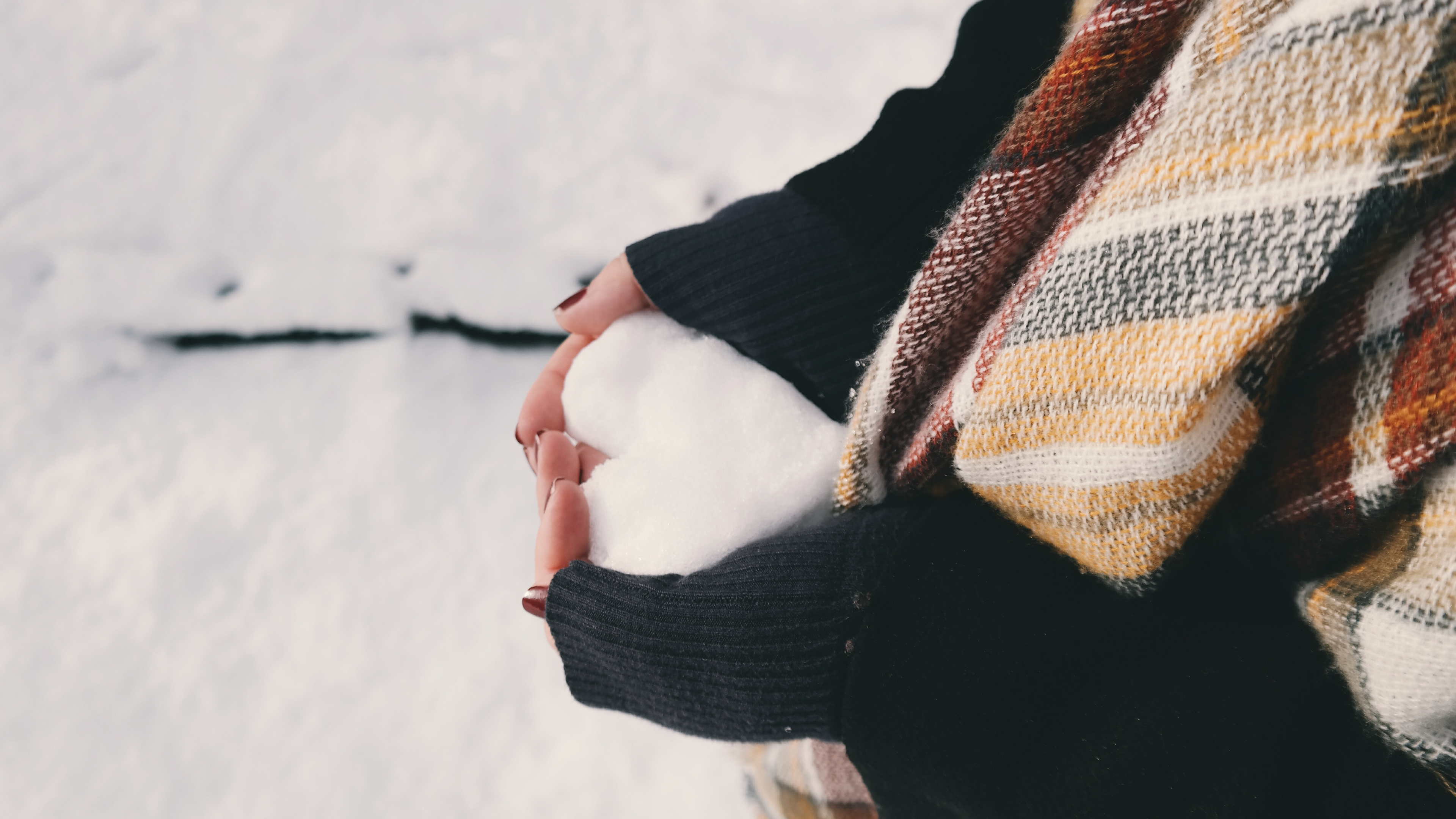 Обои зима, снег, белые, красота, верхняя одежда в разрешении 3840x2160