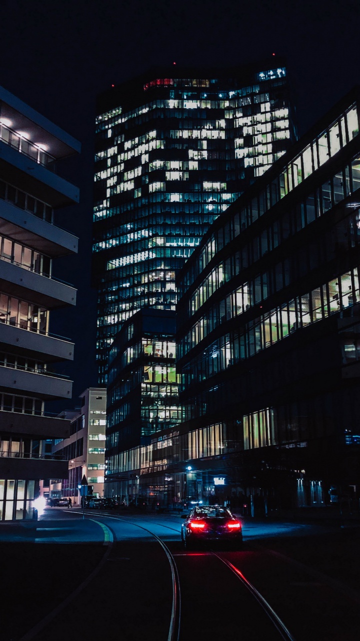 Обои ночной случайный город, ночь, здание, окно, небоскреб в разрешении 720x1280