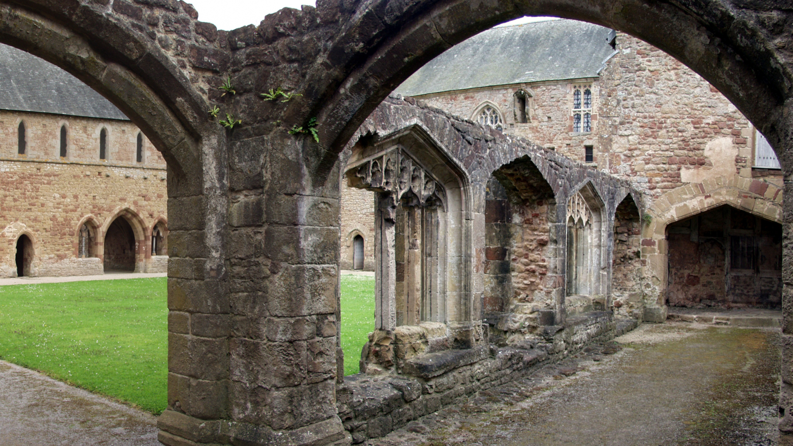 Обои историческое место, средневековая архитектура, история, развалины, средневековье в разрешении 2560x1440