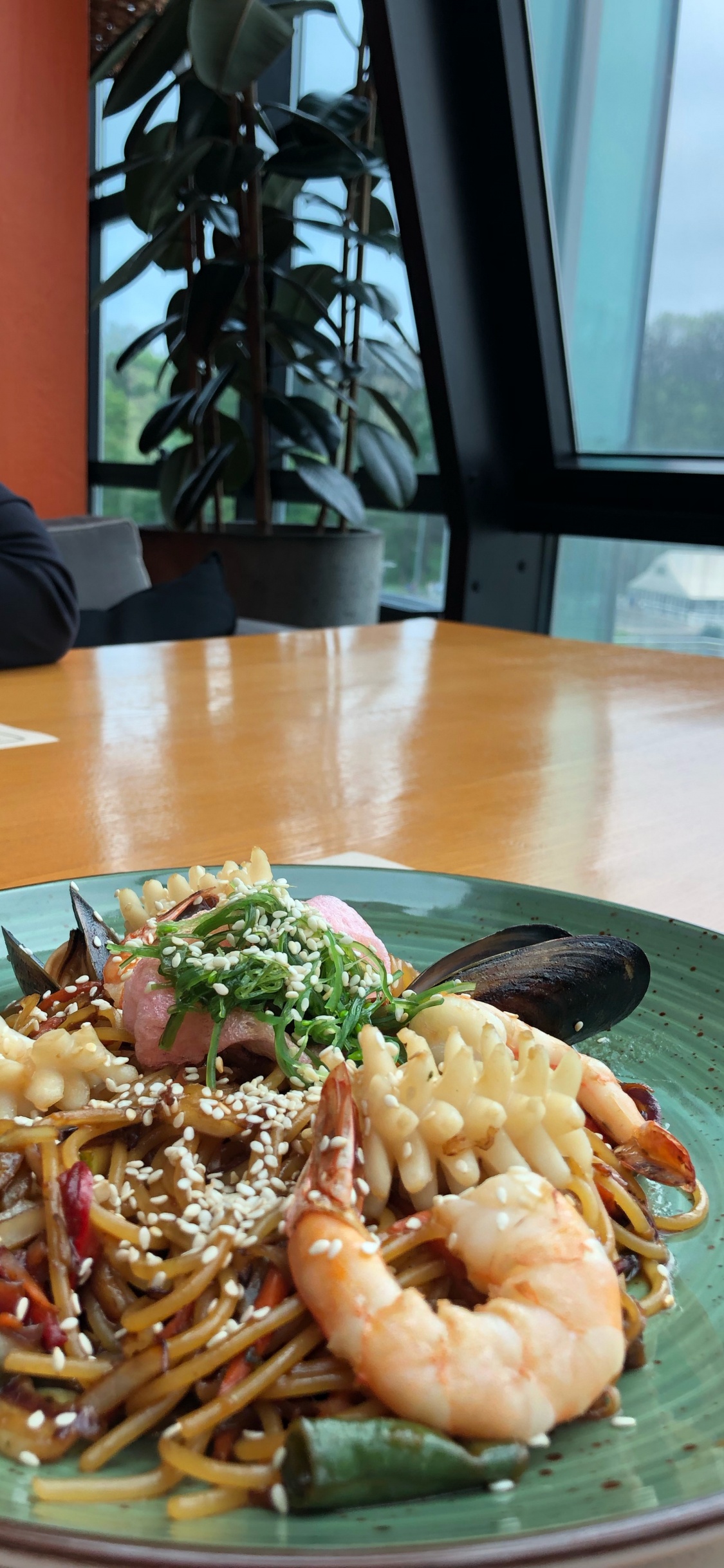 Обои итальянская кухня, Тайская кухня, вегетарианская кухня, китайская кухня, лапша в разрешении 1125x2436