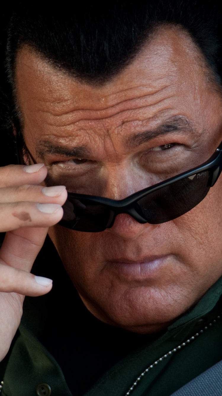 Обои человек, актер, лоб, телевизионное шоу, кинорежиссер в разрешении 750x1334