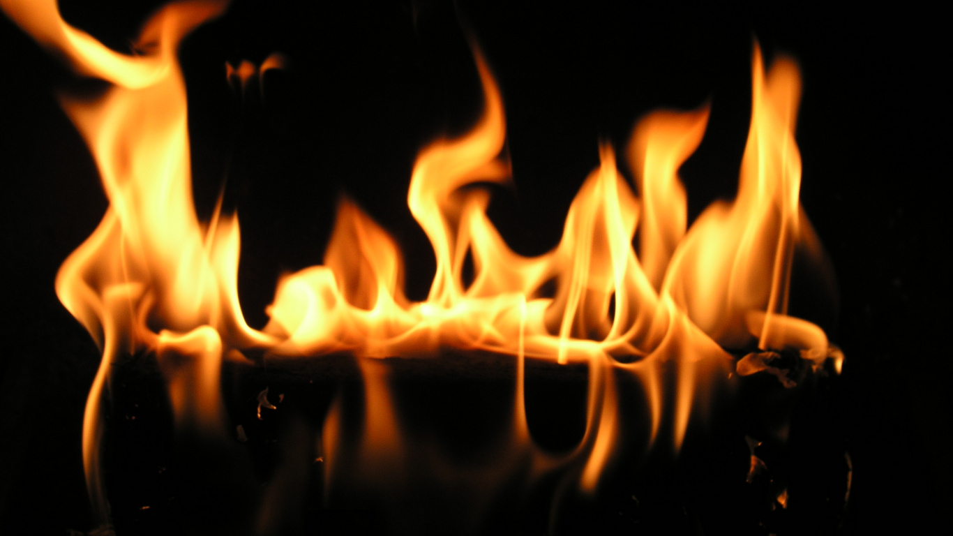 Обои пламя, огонь, тепло, темнота, наложение текстуры в разрешении 1366x768