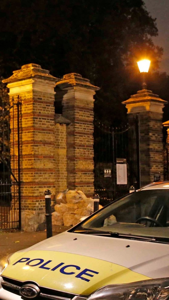 Обои ночь, авто, город, здание, вечер в разрешении 720x1280