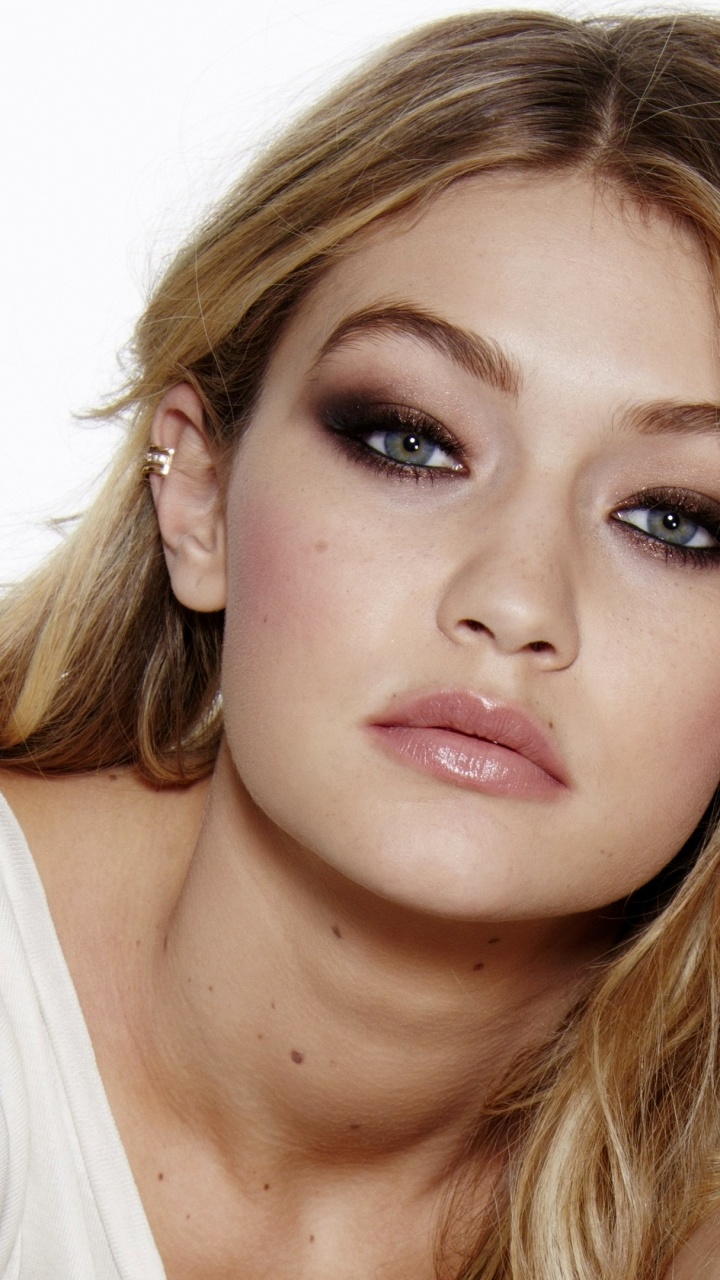 Обои Джиджи Хадид, постер, губа, коричневый цвет, прическа в разрешении 720x1280