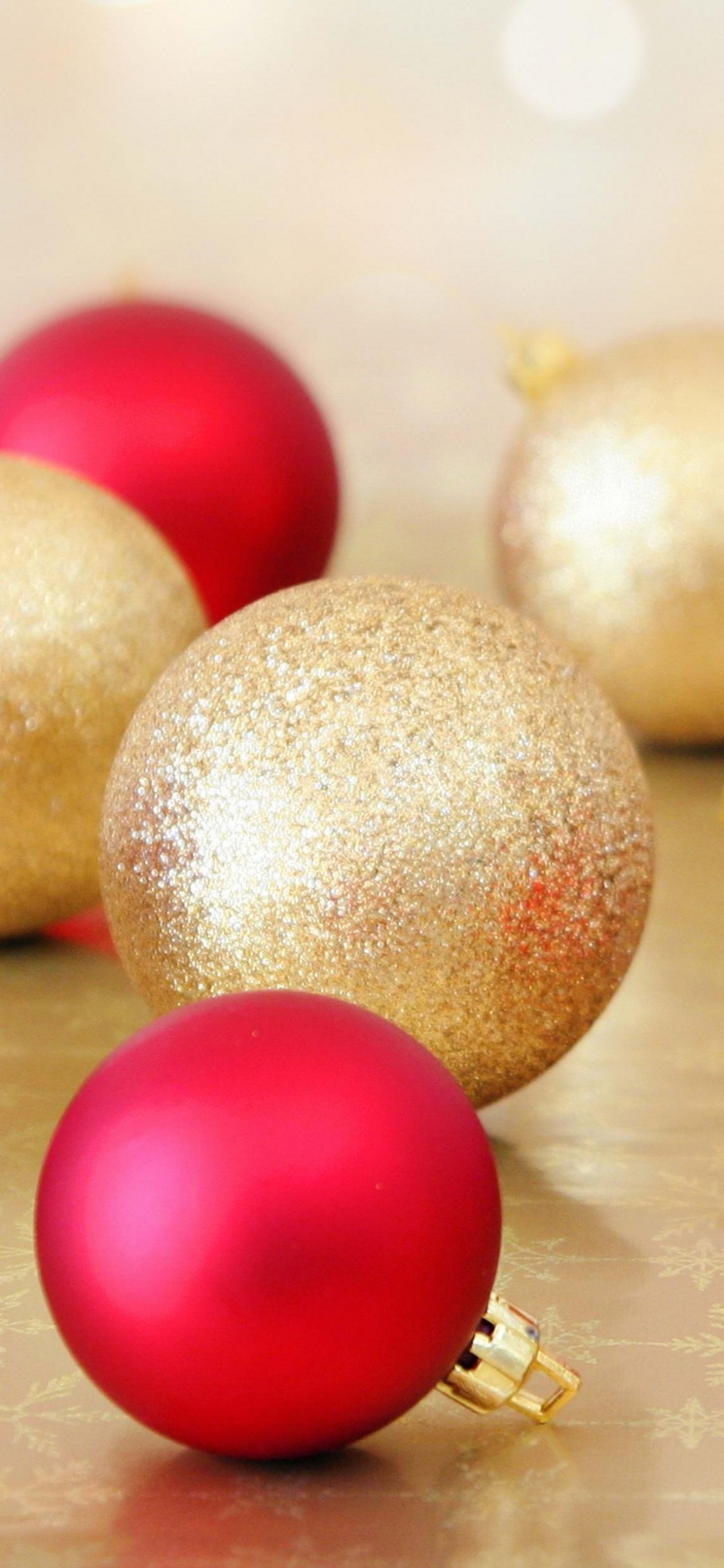 Обои Рождественский день, рождественский орнамент, Рождественские украшения, Рождество, музыка в разрешении 1125x2436