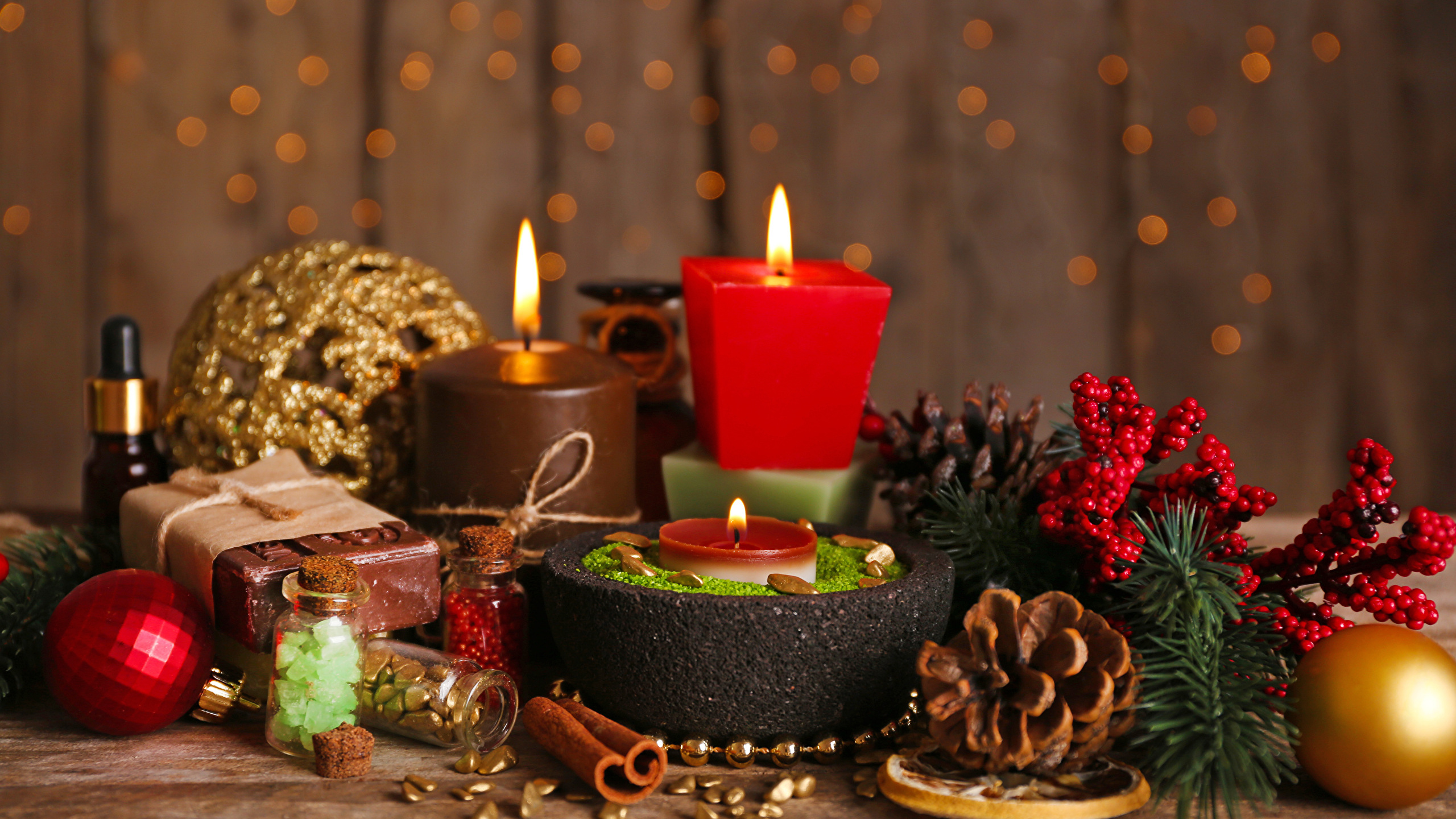 Обои Рождественские украшения, свеча, натюрморт, освещение, Рождество в разрешении 2560x1440