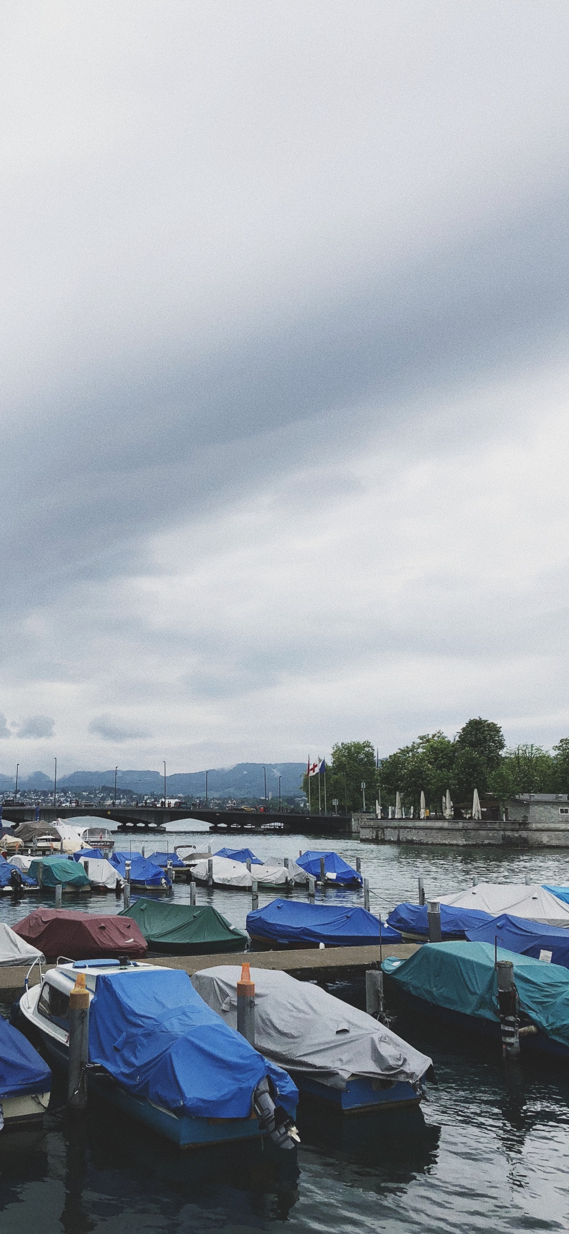 Обои вода, перевозка воды, лодка, канал, туризм в разрешении 1125x2436