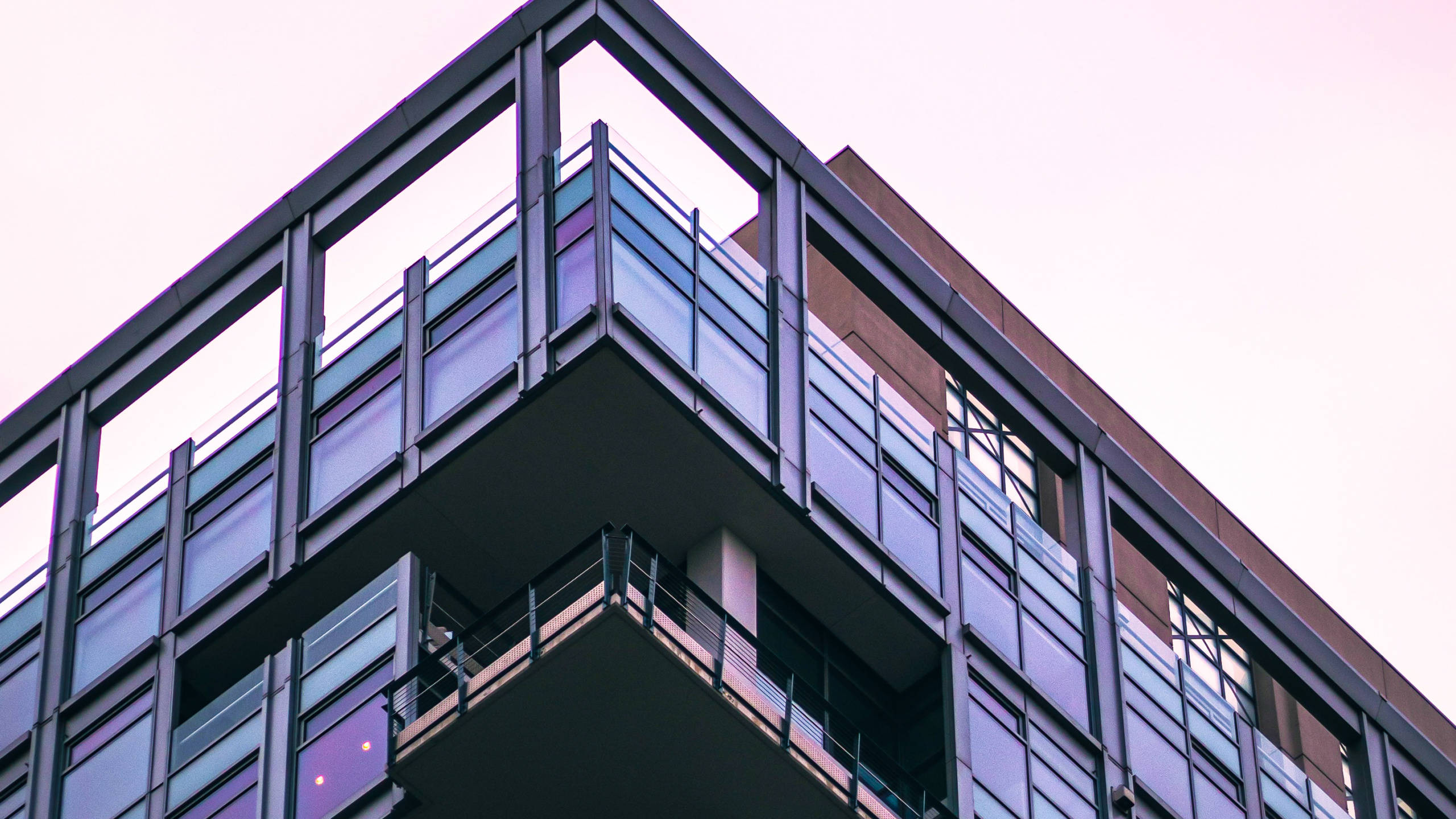 Обои кондоминиум, архитектура, здание, прямоугольник, пурпур в разрешении 2560x1440