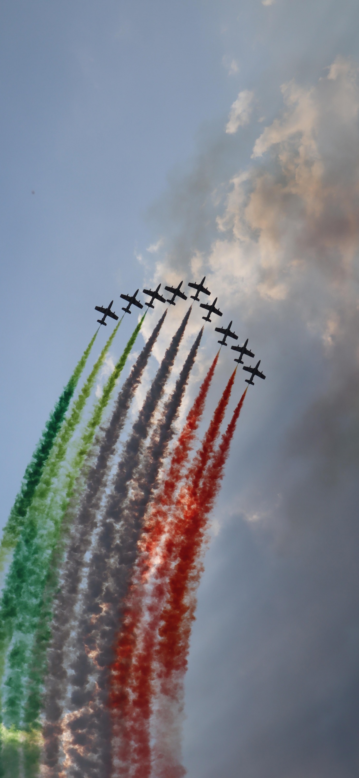 Обои авиашоу Остия, облако, самолеты, самолет, авиация в разрешении 1242x2688