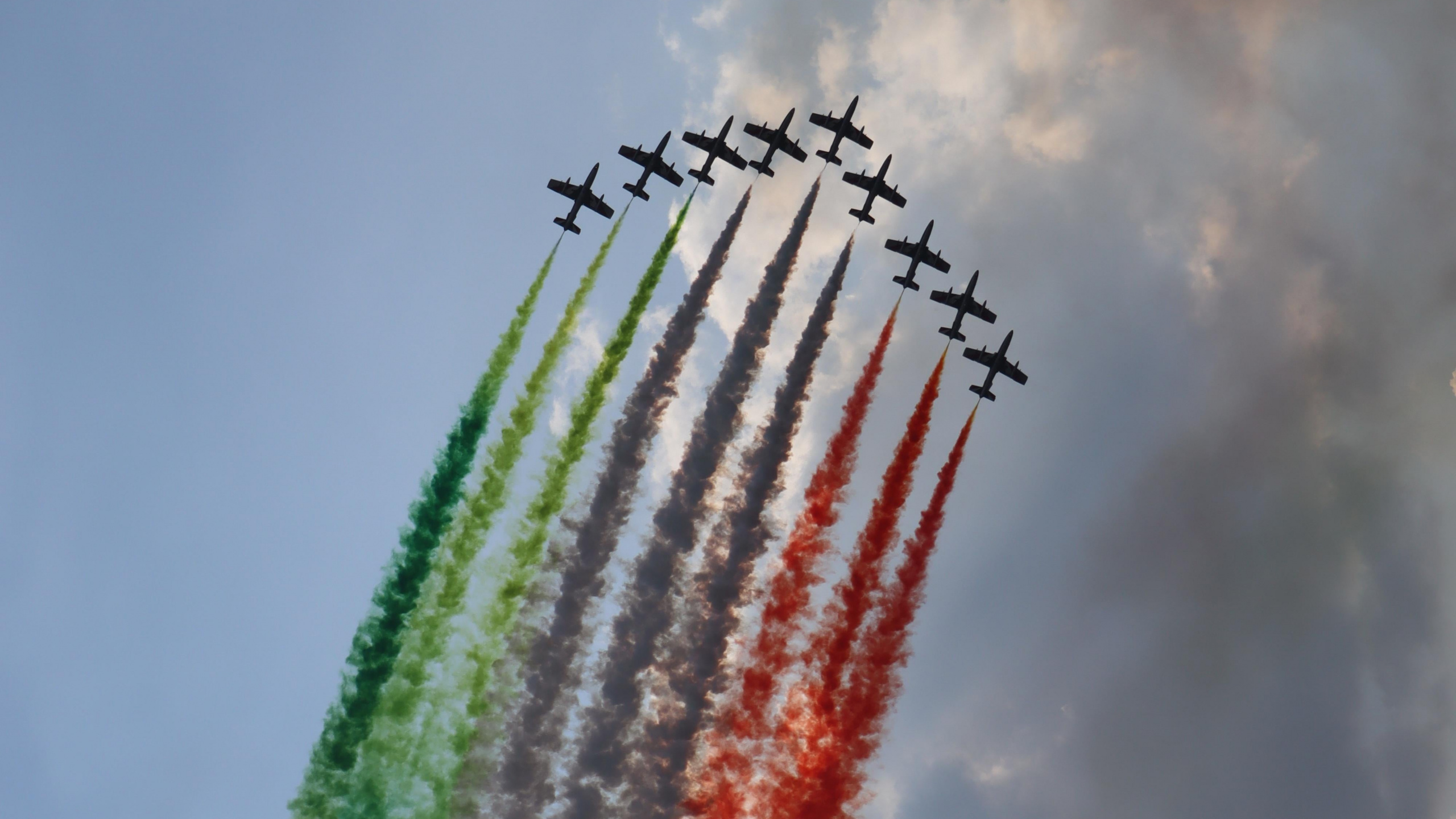 Обои авиашоу Остия, облако, самолеты, самолет, авиация в разрешении 2560x1440