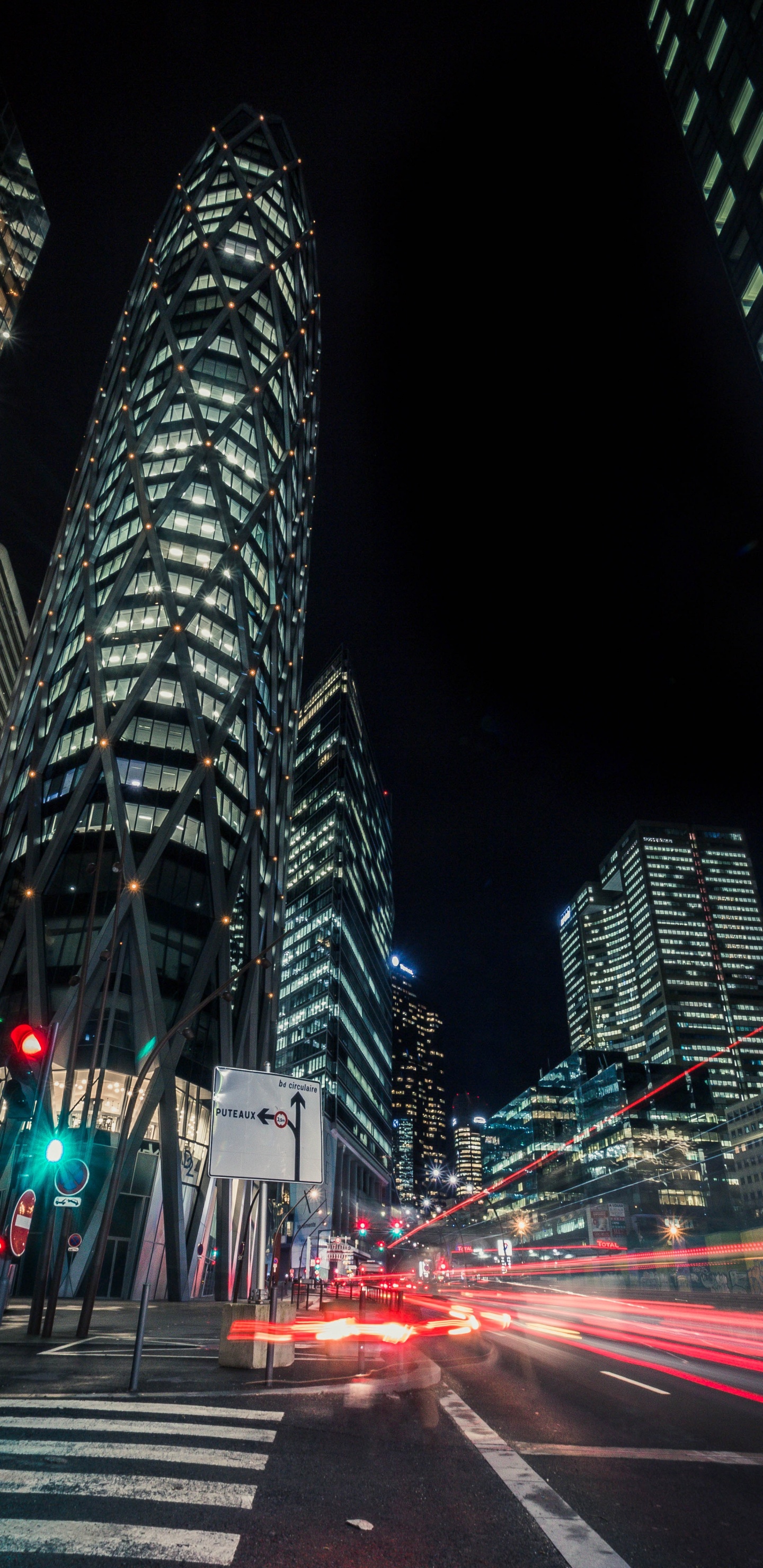 Обои город, ночь, городской район, ориентир, небоскреб в разрешении 1440x2960