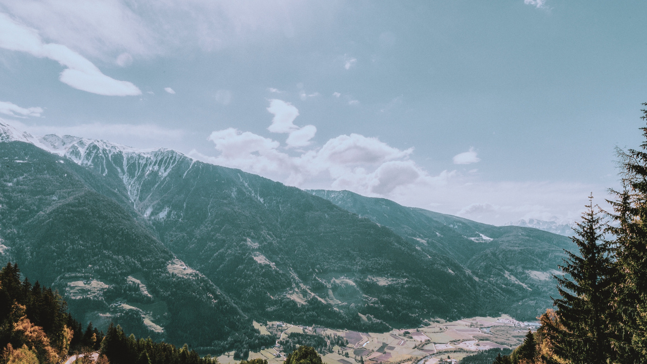 Обои дерево, облако, гора, пейзаж, растение в разрешении 1280x720