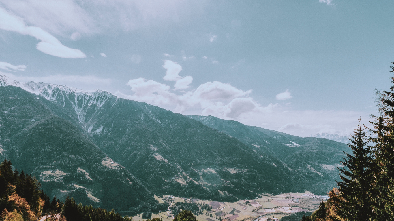 Обои дерево, облако, гора, пейзаж, растение в разрешении 1366x768