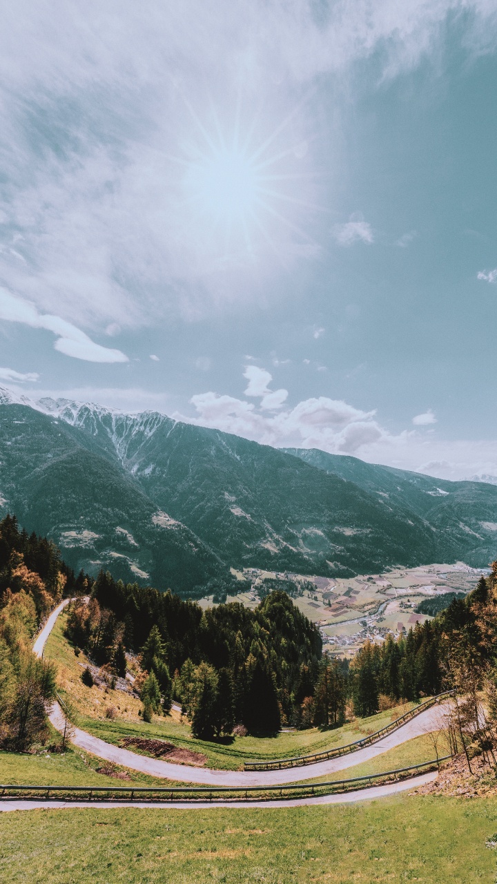 Обои дерево, облако, гора, пейзаж, растение в разрешении 720x1280