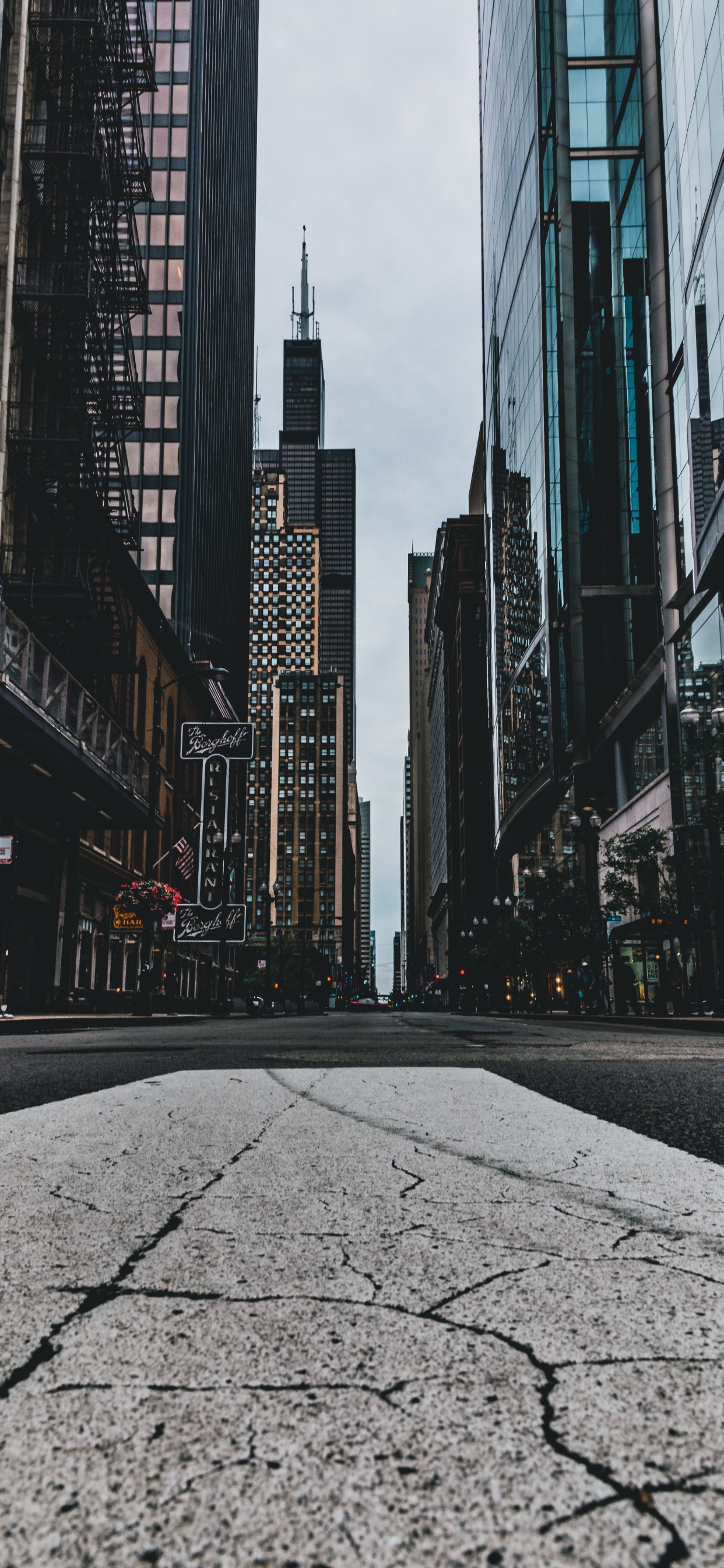 Обои городской район, город, улица, населенный пункт, метрополия в разрешении 1242x2688