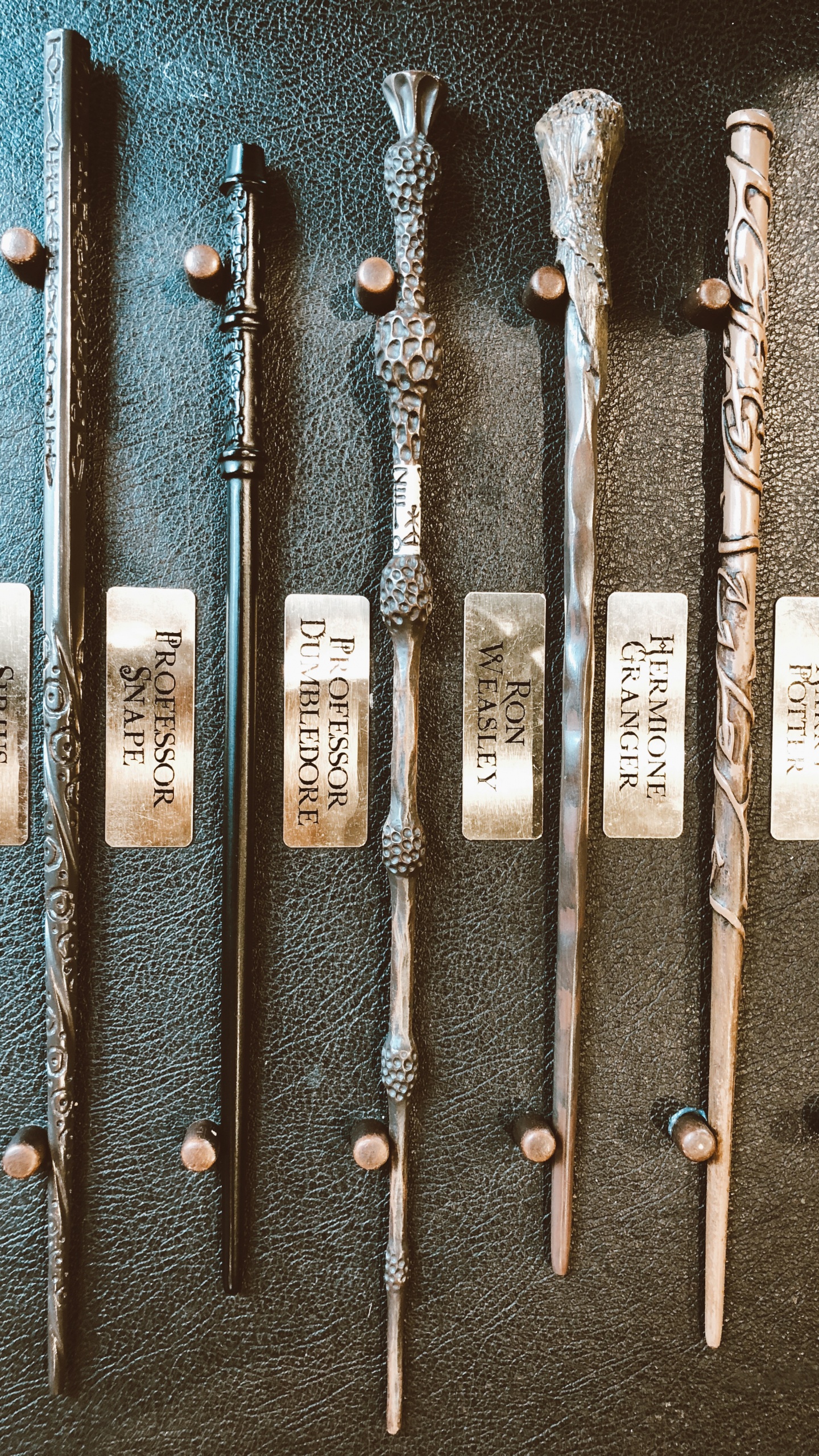 Обои Гарри Поттер, древесина, бронза, натуральный материал, старинный инструмент в разрешении 1440x2560