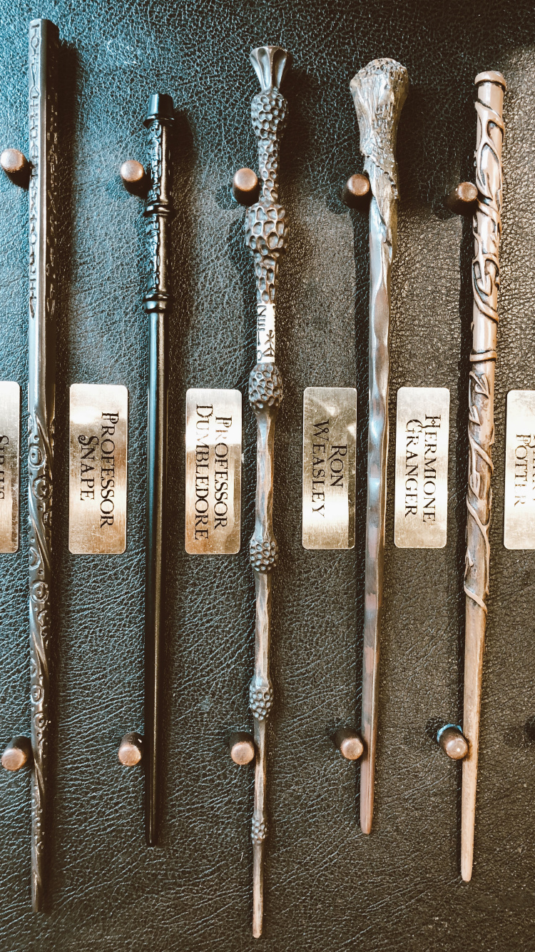 Обои Гарри Поттер, древесина, бронза, натуральный материал, старинный инструмент в разрешении 750x1334