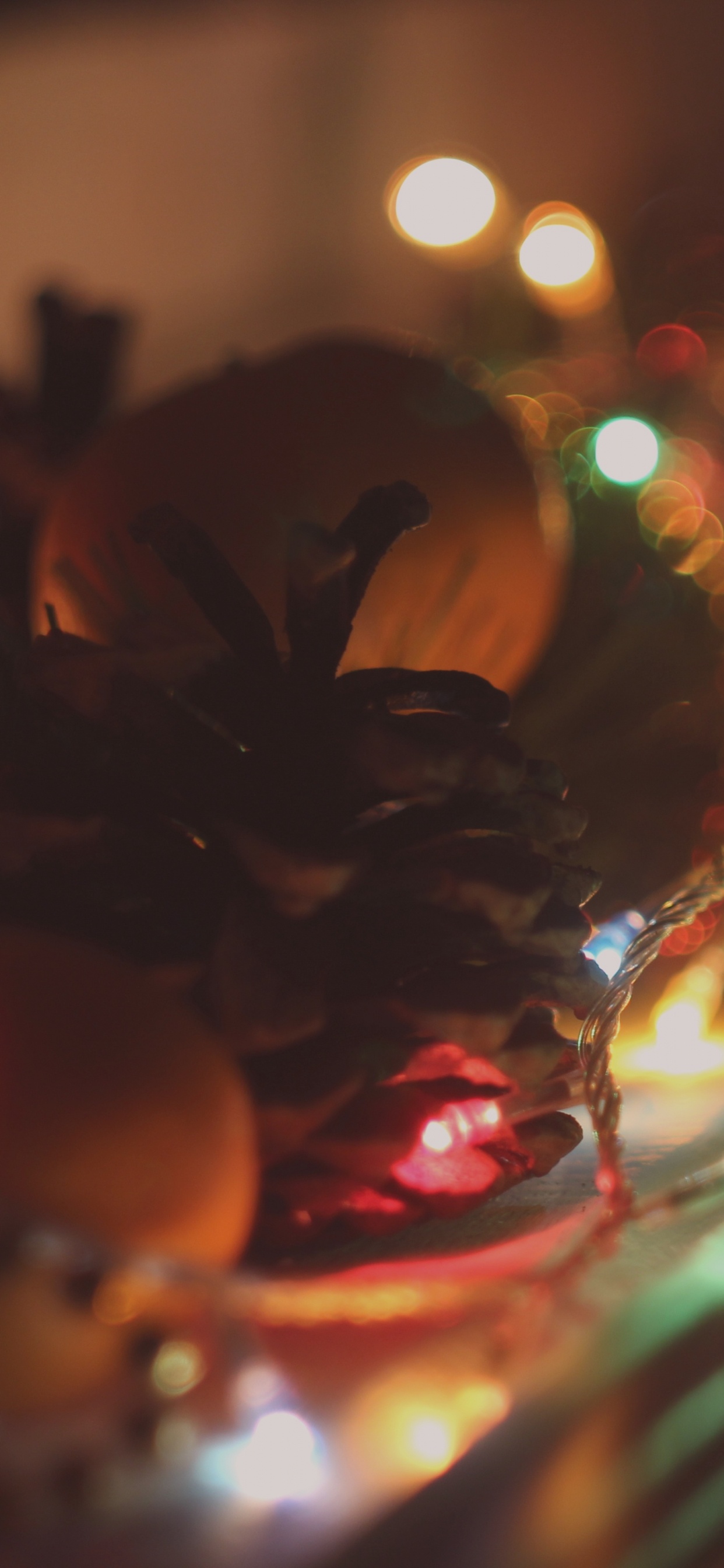 Обои Рождественские огни, свет, освещение, ночь, темнота в разрешении 1242x2688