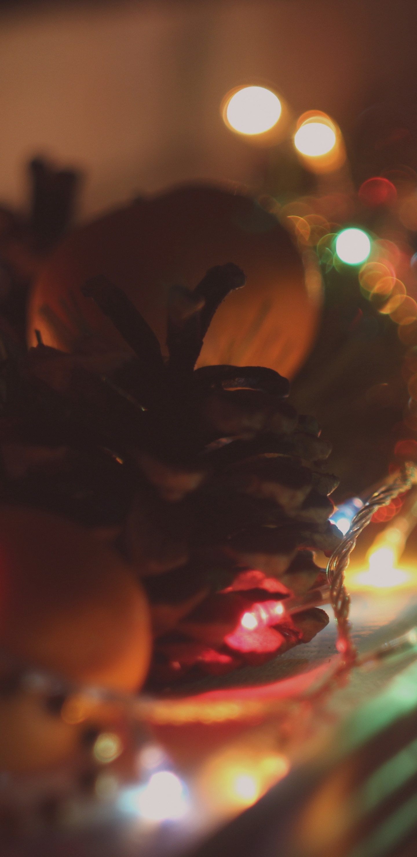 Обои Рождественские огни, свет, освещение, ночь, темнота в разрешении 1440x2960