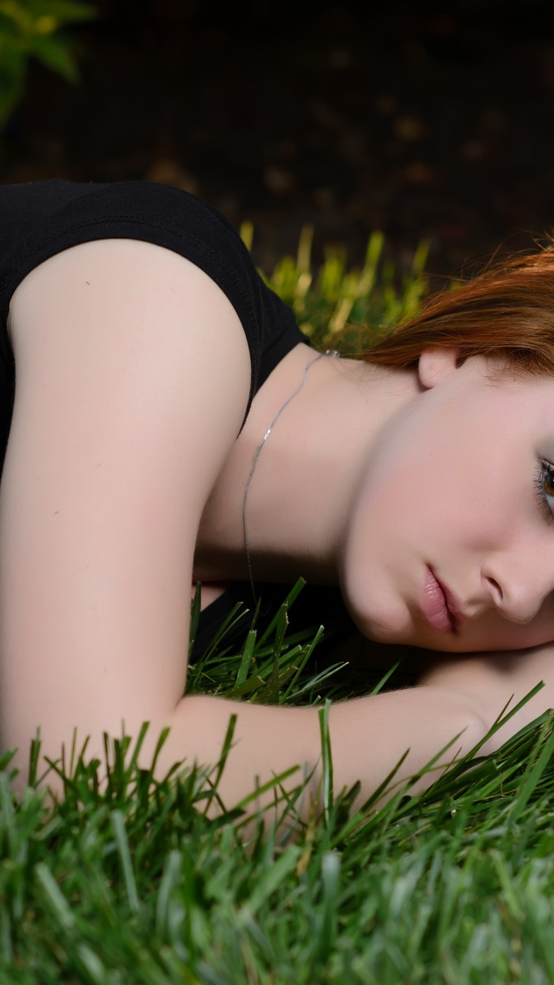 Обои красота, губа, растение, ресничка, Люди в природе в разрешении 1080x1920