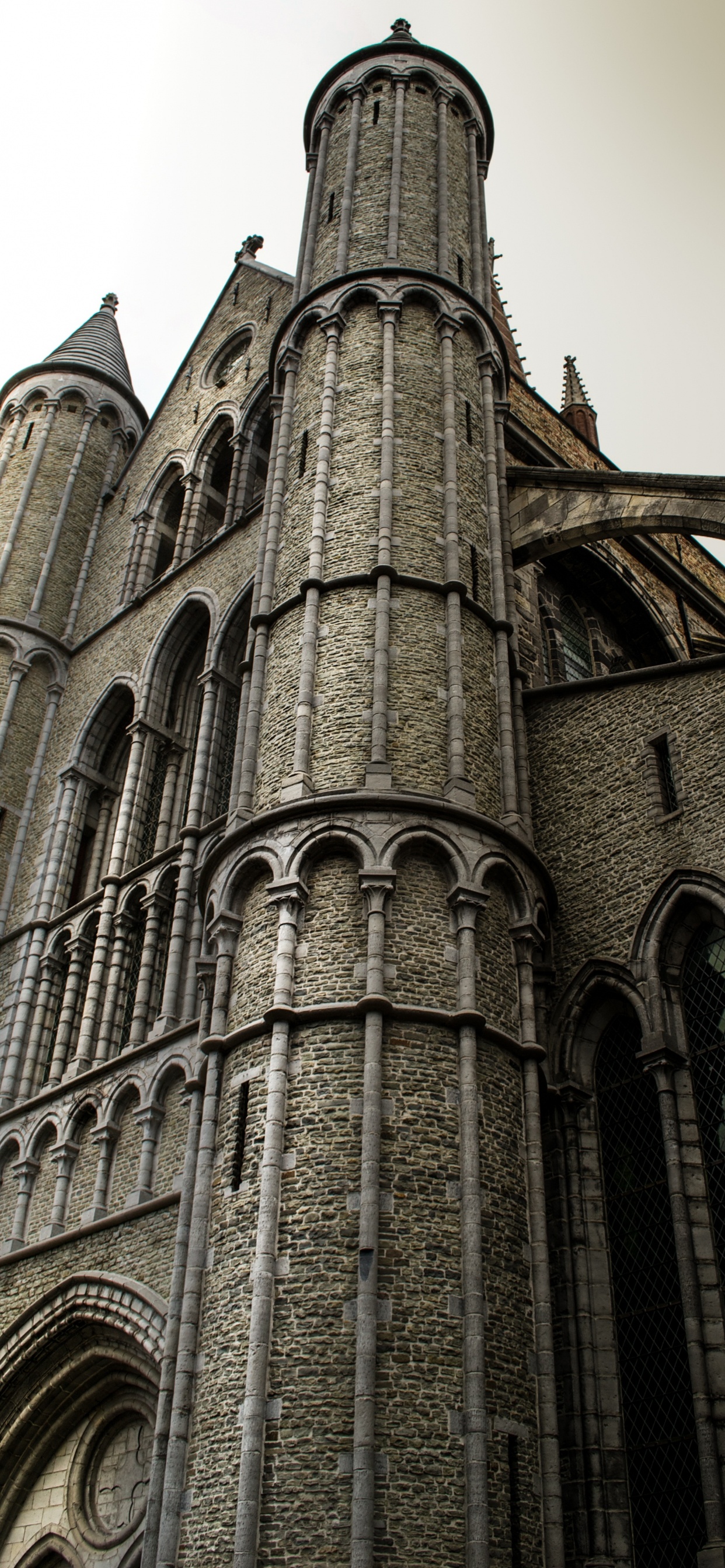 Обои готическая архитектура, средневековая архитектура, архитектура, ориентир, здание в разрешении 1242x2688