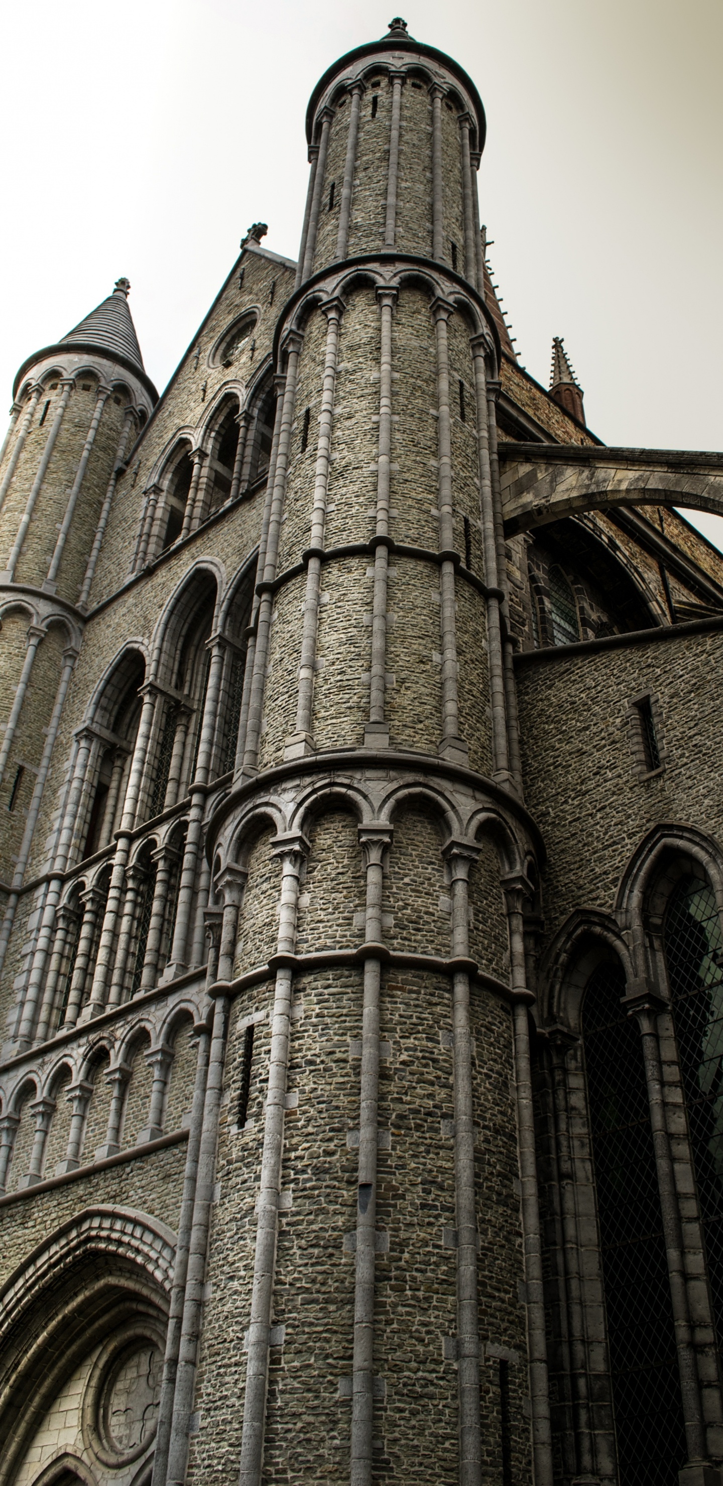 Обои готическая архитектура, средневековая архитектура, архитектура, ориентир, здание в разрешении 1440x2960