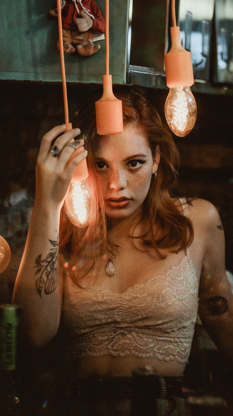 Обои леди, кулон свет, губа, прическа, бровь в разрешении 750x1334